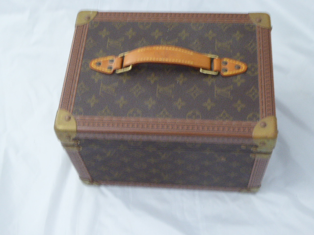 Louis Vuitton travel vanity case, compartmentalised internal box with mirror, canvas and leather, - Image 2 of 8