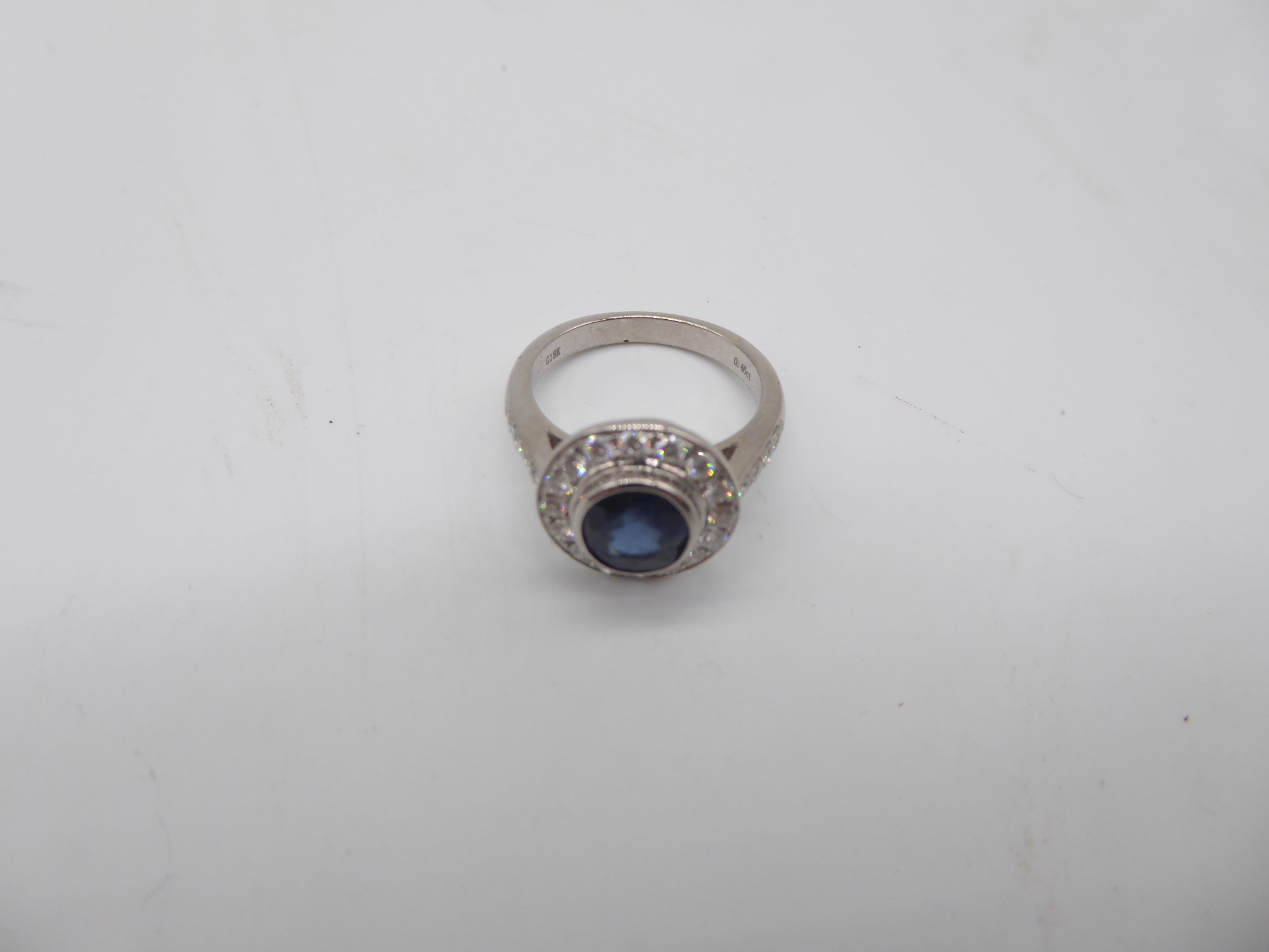 Single Sapphire ring flanked with small diamonds, mounted on 18ct white gold. - Image 4 of 4