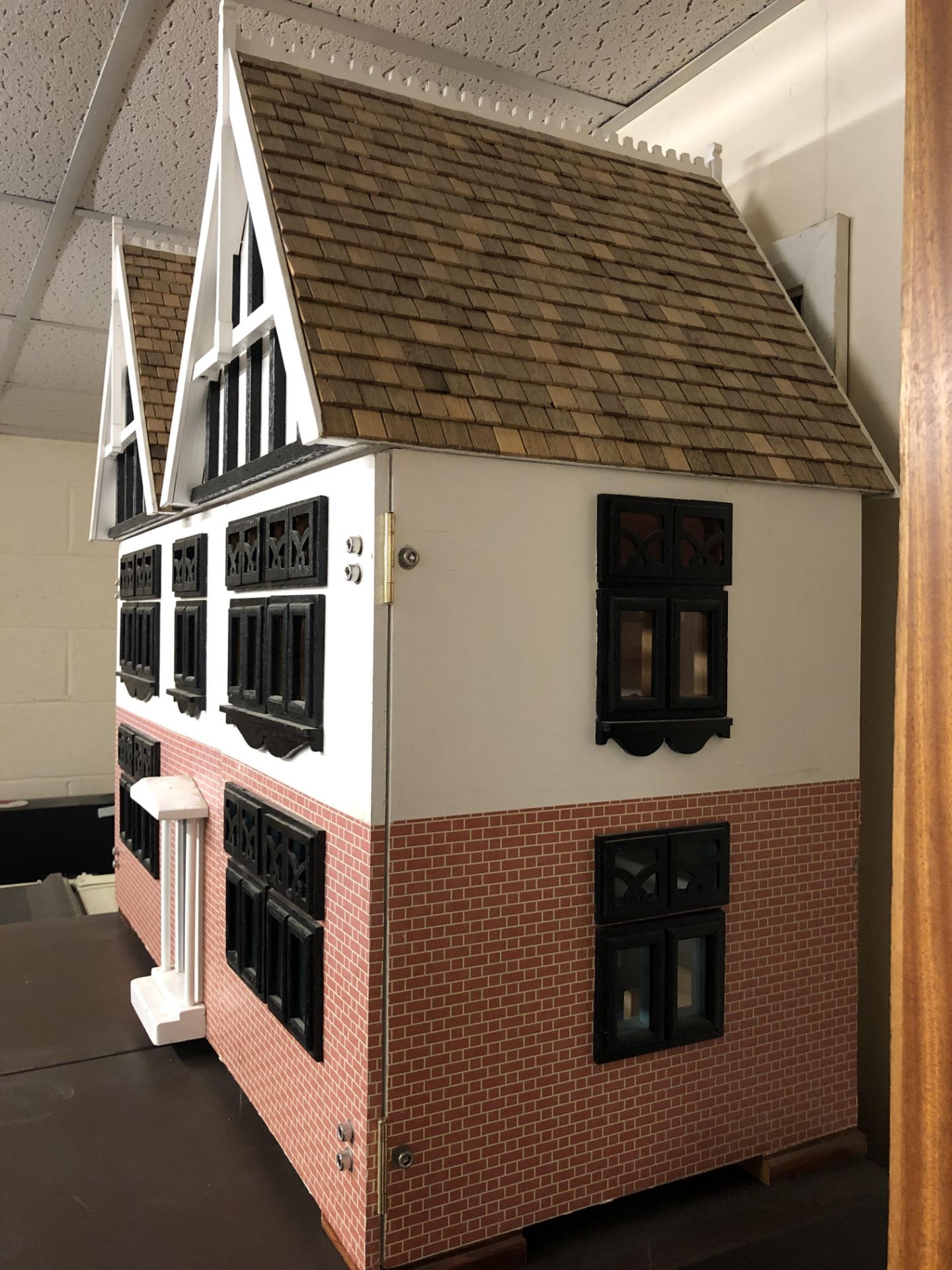 Wooden Dolls House - Image 4 of 7