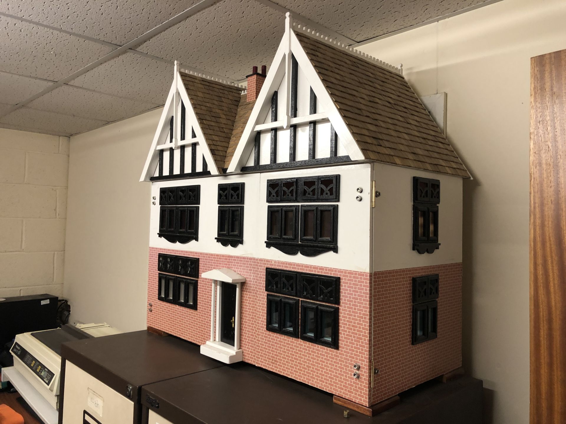 Wooden Dolls House - Image 3 of 7