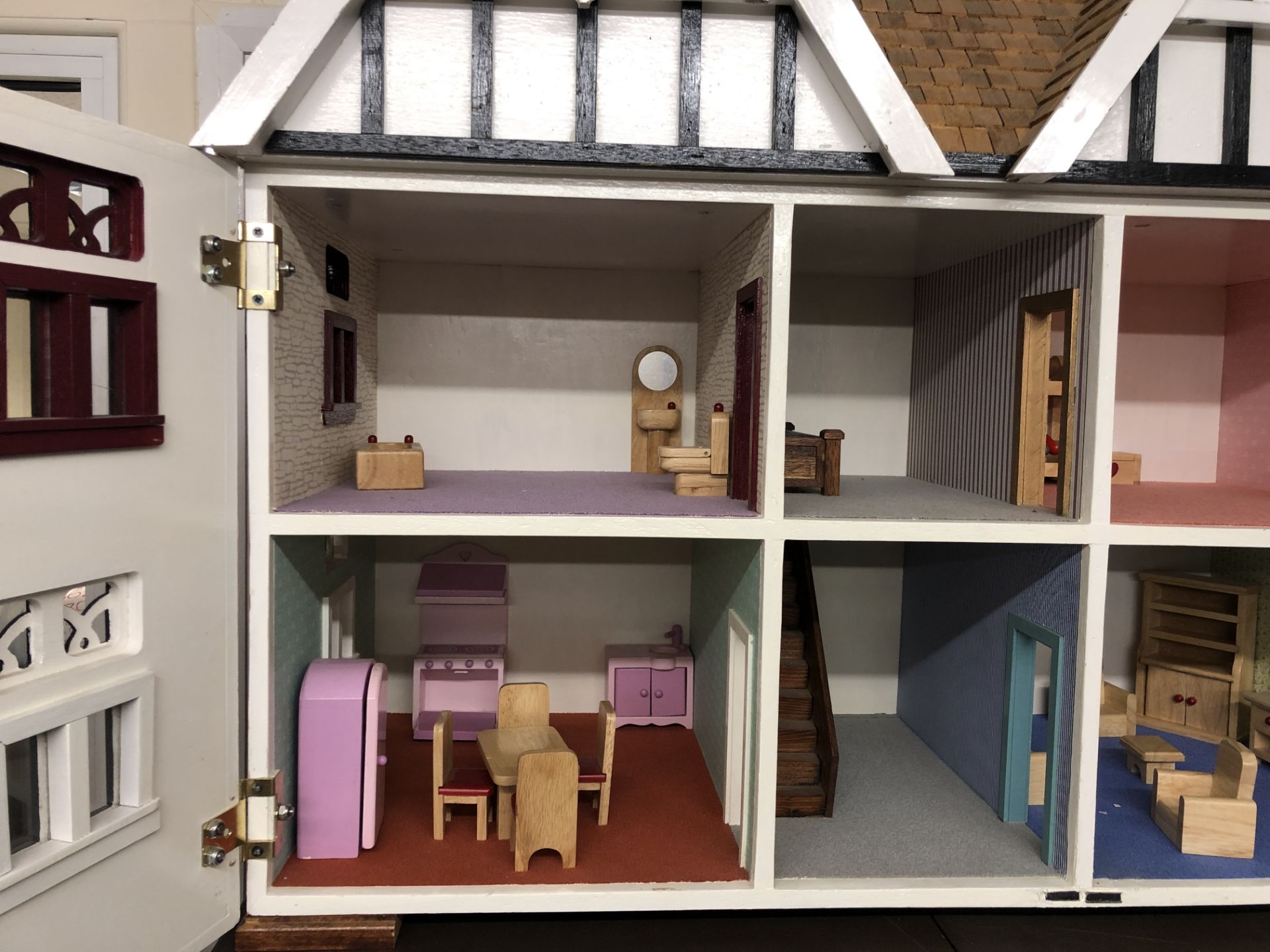 Wooden Dolls House - Image 6 of 7