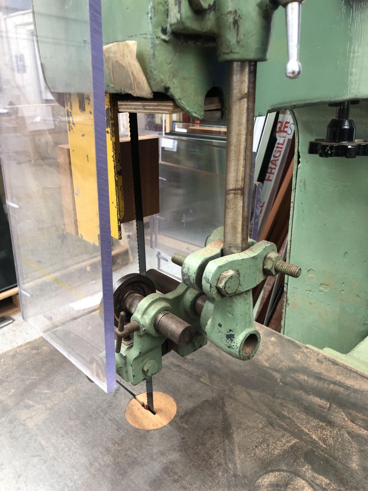 Bursgreen Vertical Bandsaw 3phase Serial No: 2088/49 (Please note: Item needs electrical - Image 9 of 14