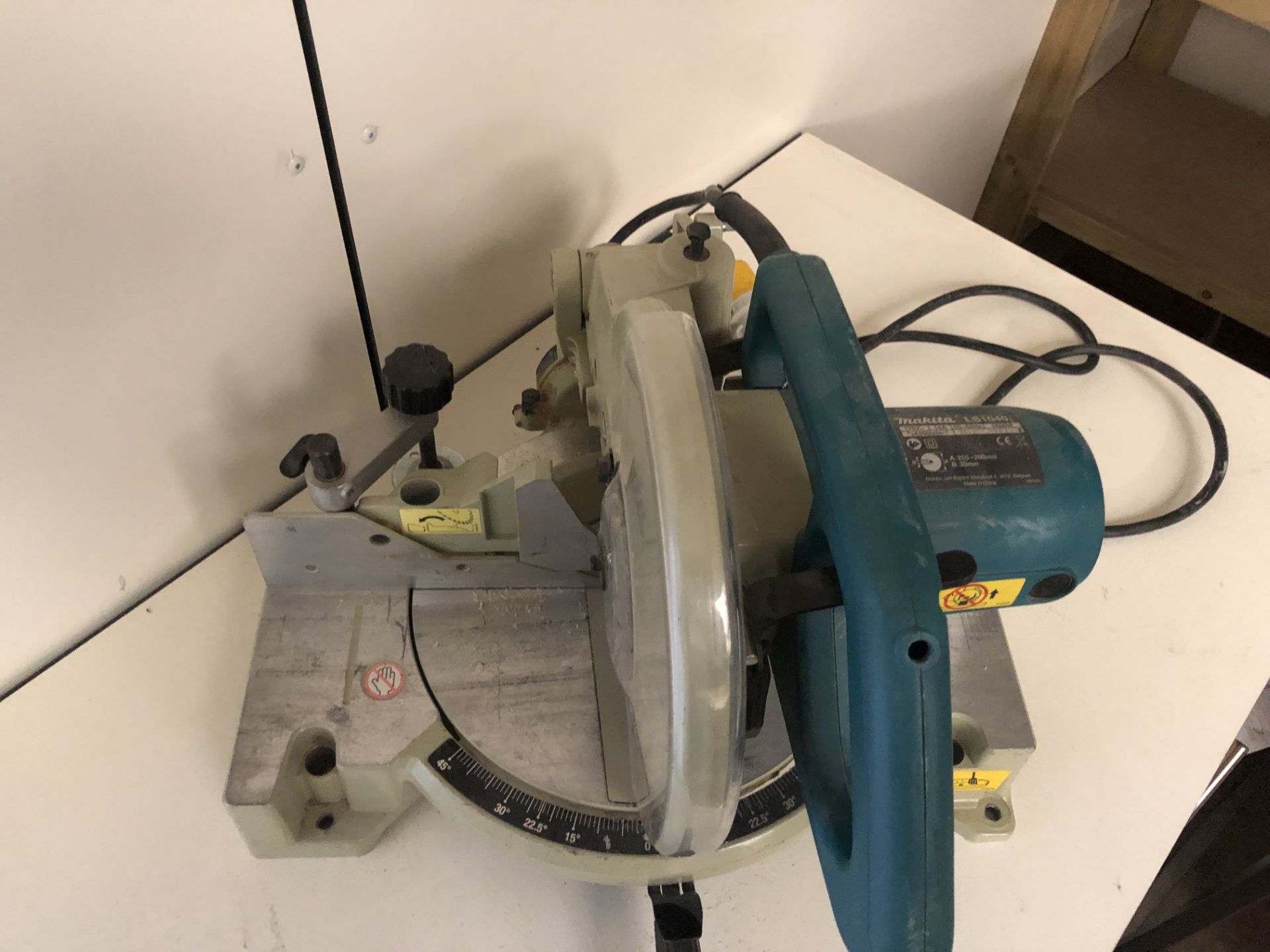 Matika LS1040 (2105) Saw 110v Serial No: 009677K (Please Note: Collection by appointment Tuesday - Image 5 of 6