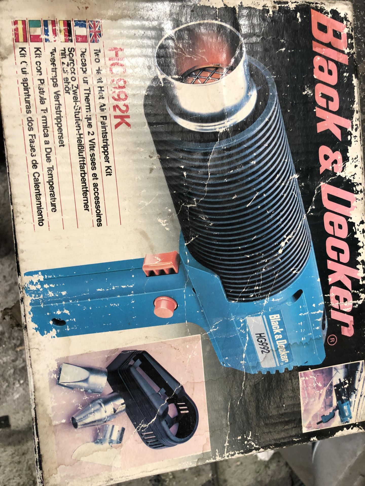 Electric W180P Sray Gun & Blach & Decker HG992 Hot Air Paint Stripping Kit (Please note: - Image 2 of 2