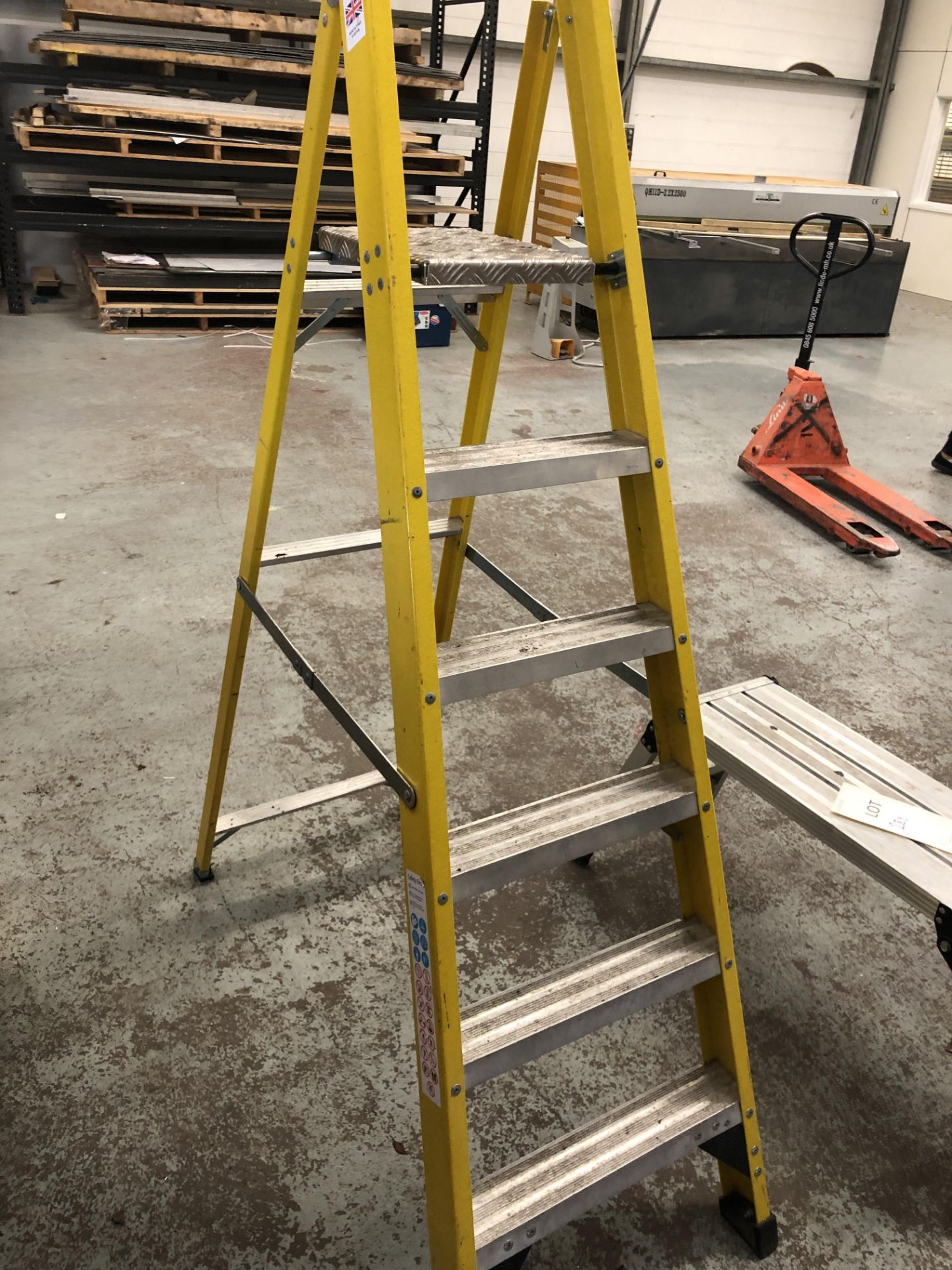 1x Ladder & 1x Small Platform (Please Note: Collection by appointment Tuesday 26th March From - Image 5 of 7