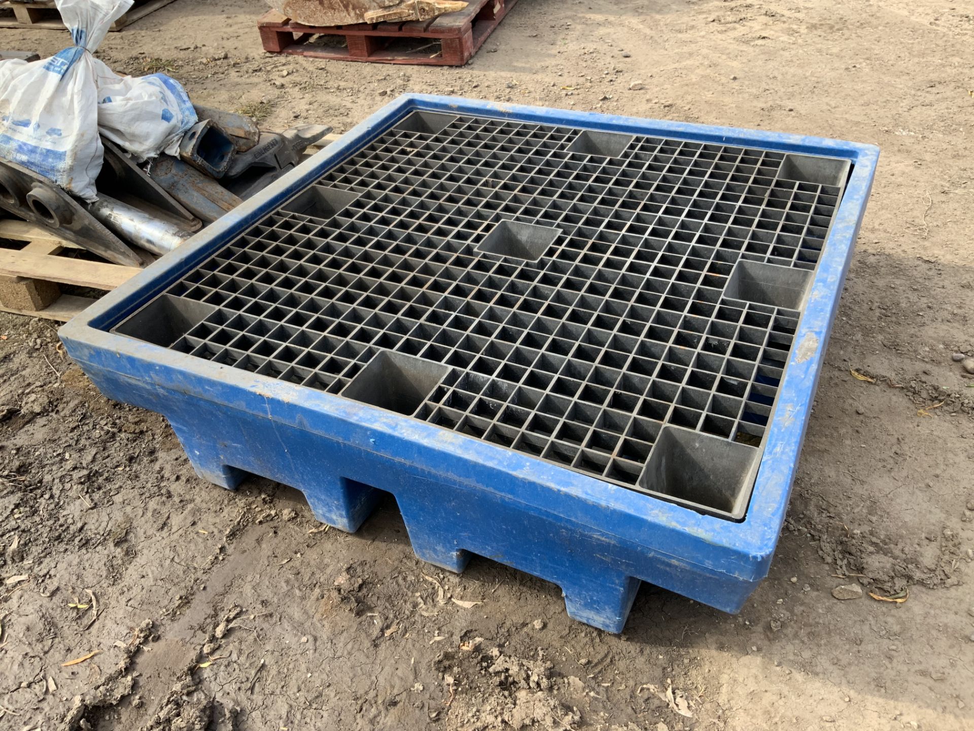 Make Unknown Plastic Bunded Oil Tray - (Located in Derby DE72 3RD - Collection By Appointment on - Image 2 of 4