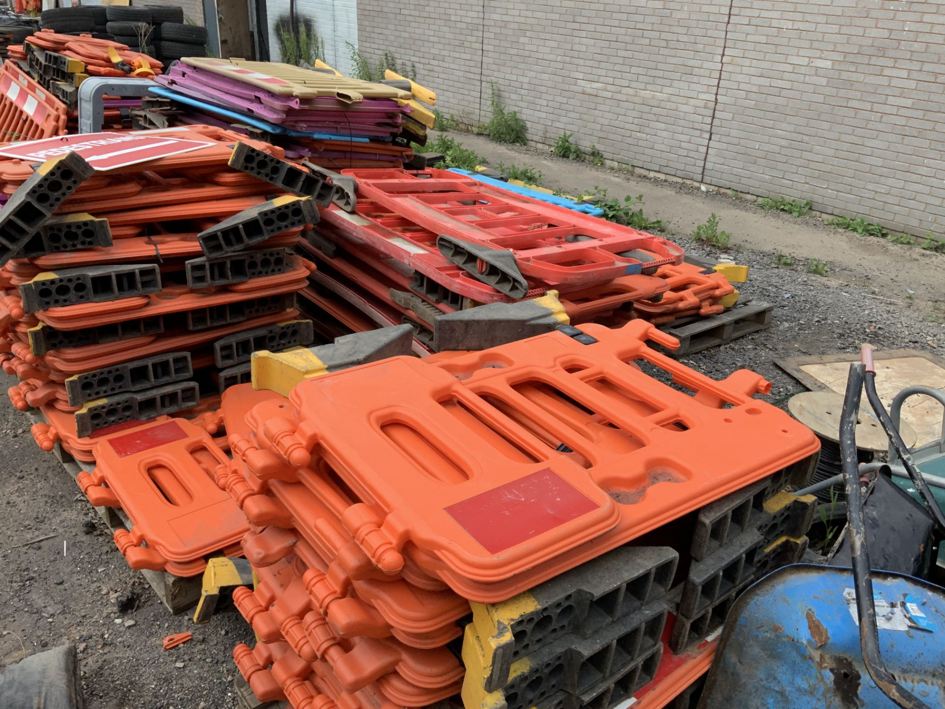 Large Quantiy (Approx 7 Pallets) of Traffic Management Road Barriers, Various Interlocking Barrier - Image 2 of 11