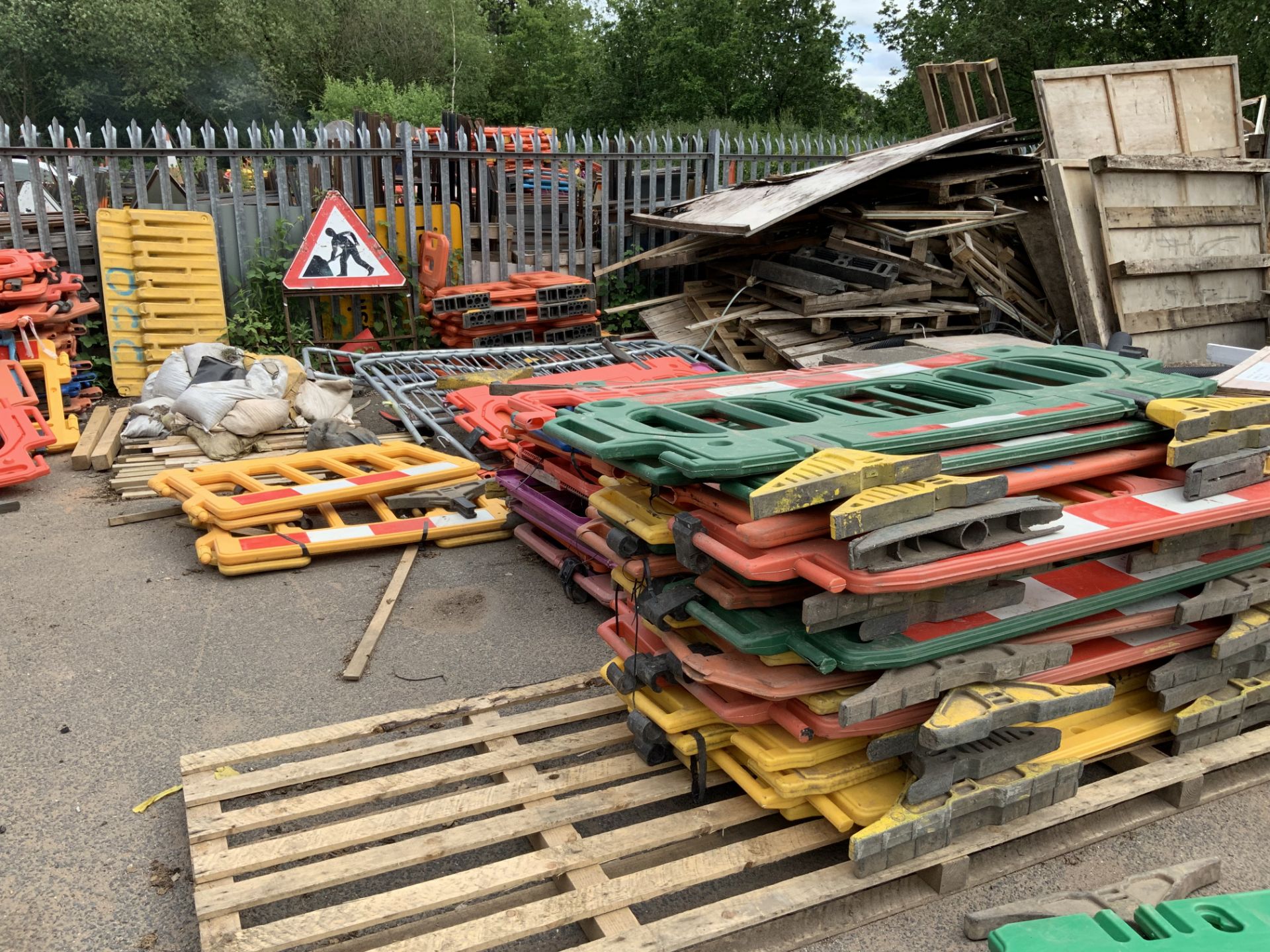 Large Quantity of Traffic Management Road Barriers, Various Interlocking Barrier Systems, Colours, - Image 6 of 7