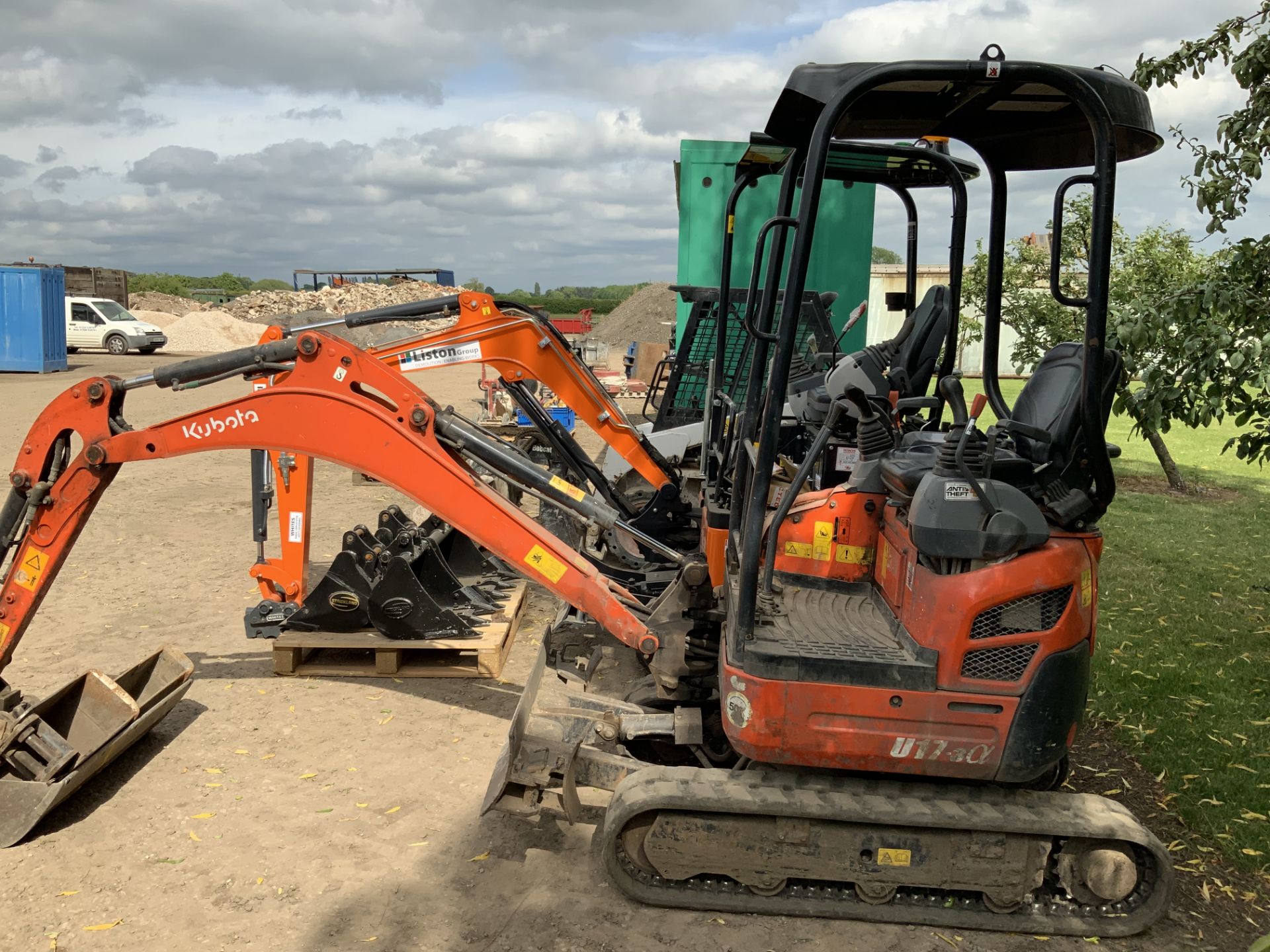 Kubota U17-3 Mini Rubber Tracked Excavator, 2,624 Hours, Serial No.27327, (2016) with 3 Buckets as - Image 7 of 17