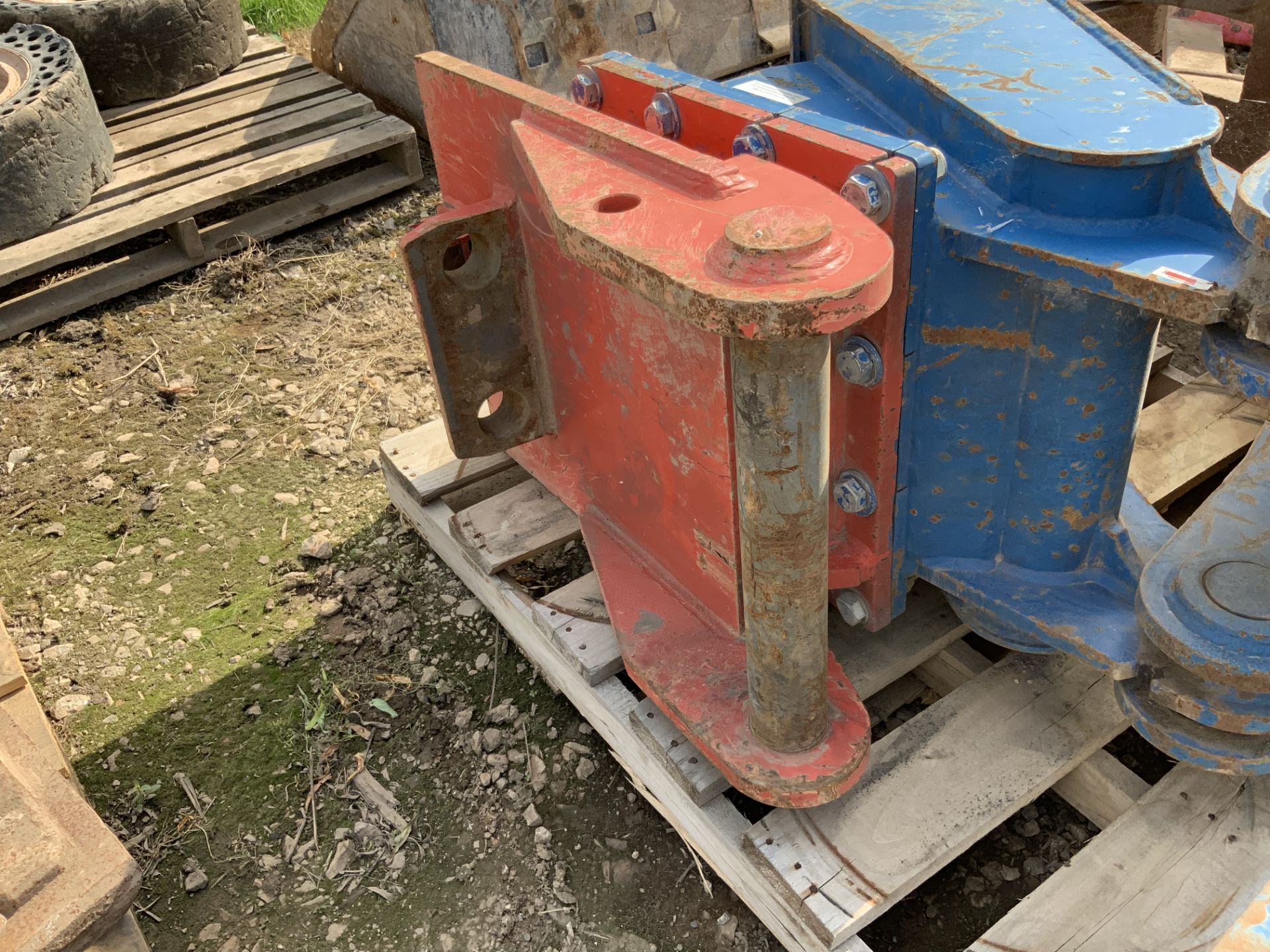 McQuaid Engineering MB2500 Solid Leg Grapple to Suit 20 Tonne Excavator, Serial No. MB00218 (2012) - Image 14 of 15