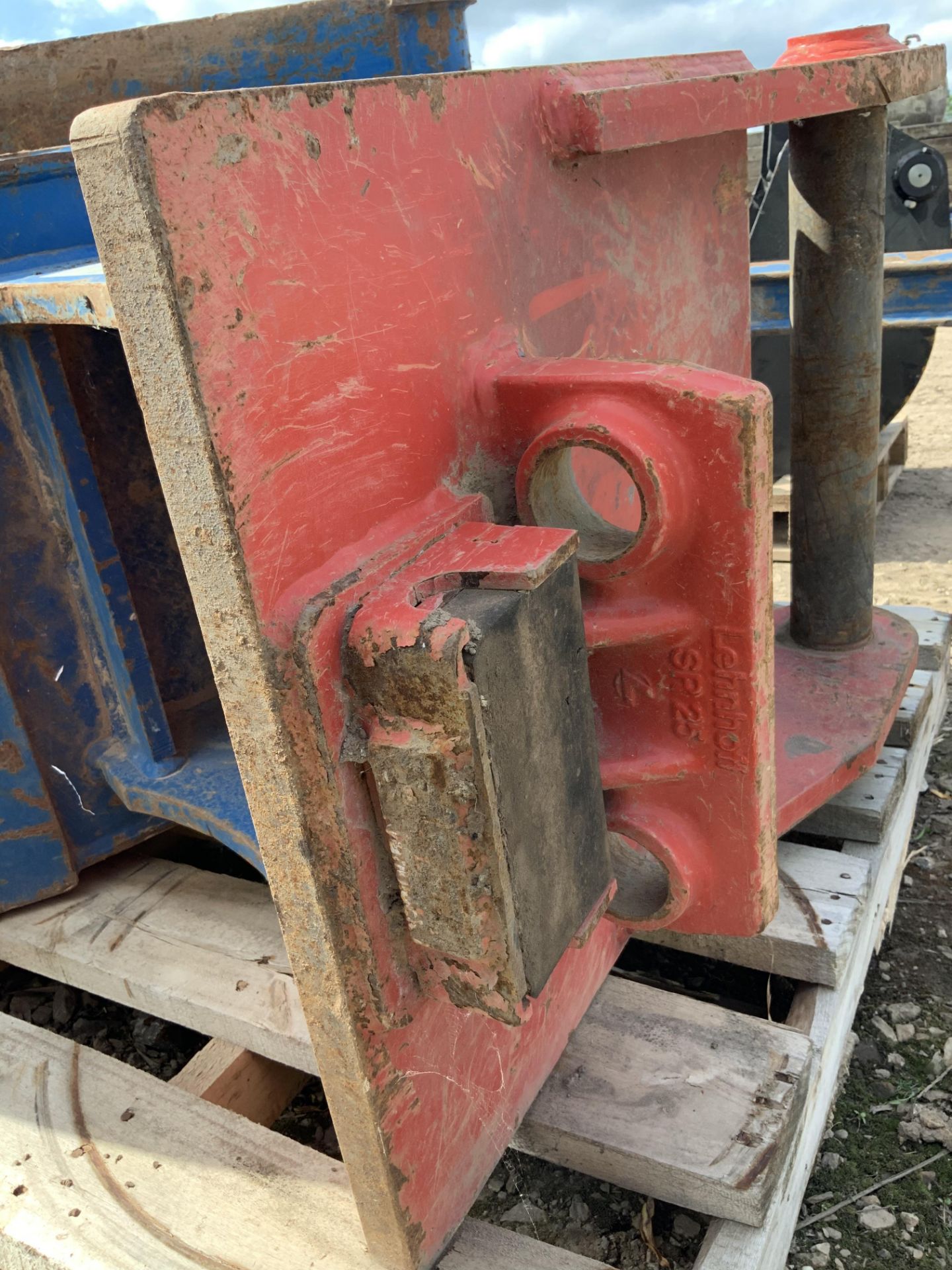 McQuaid Engineering MB2500 Solid Leg Grapple to Suit 20 Tonne Excavator, Serial No. MB00218 (2012) - Image 13 of 15