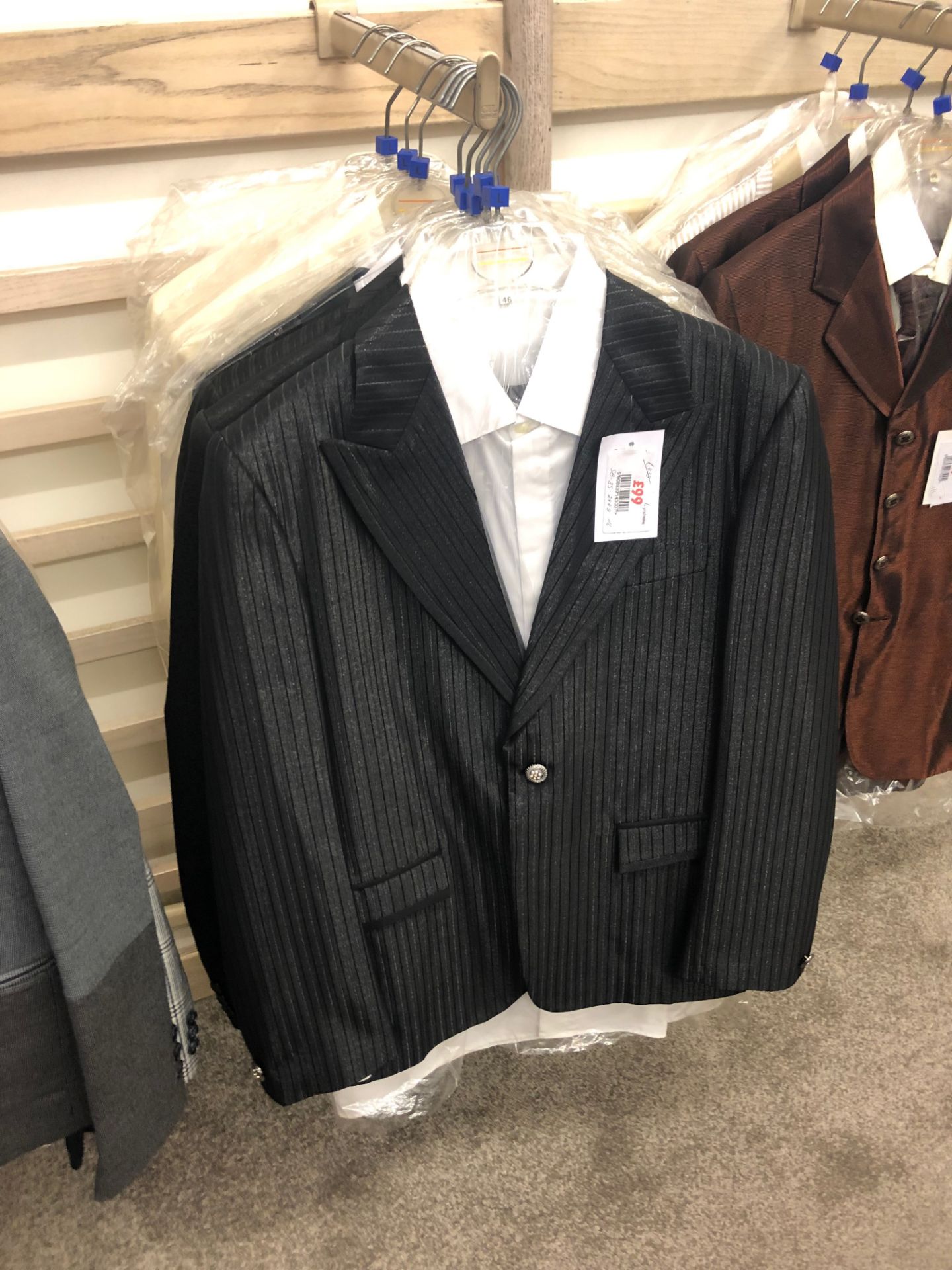 Box 19A 13: Age 14 yrs (medium) Boys Suits - Image 6 of 15