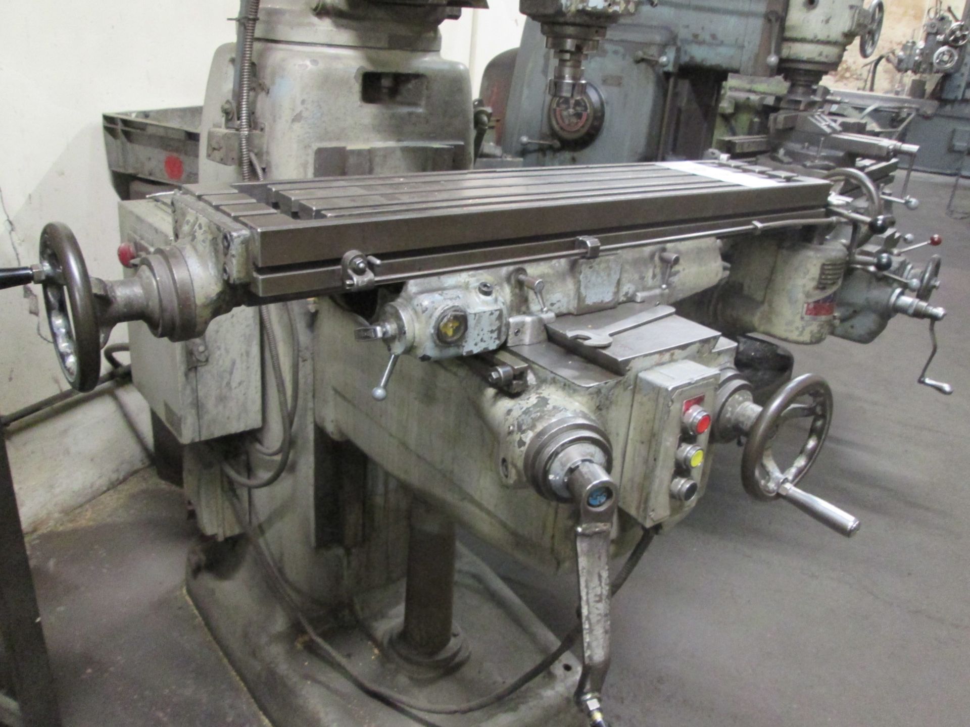 Induma Turret Head Milling Machine, Table size 1060 mm x 230 mm, Spindle speeds 65-2200 rpm (belt - Image 10 of 11