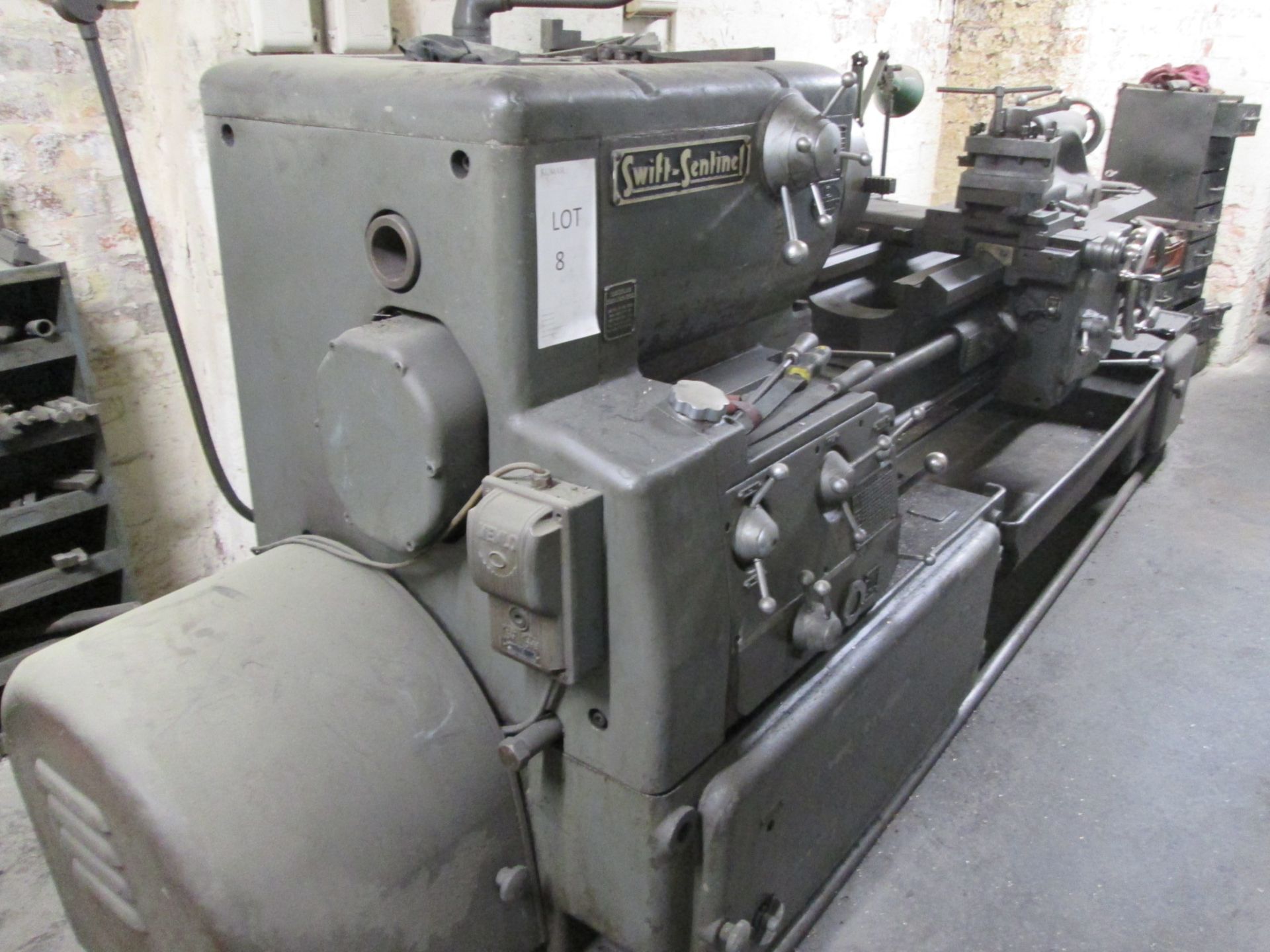 Swift-Sentinel Gap Bed Centre Lathe (Gap piece missing, size 360 x 410 mm) Distance between - Image 4 of 13