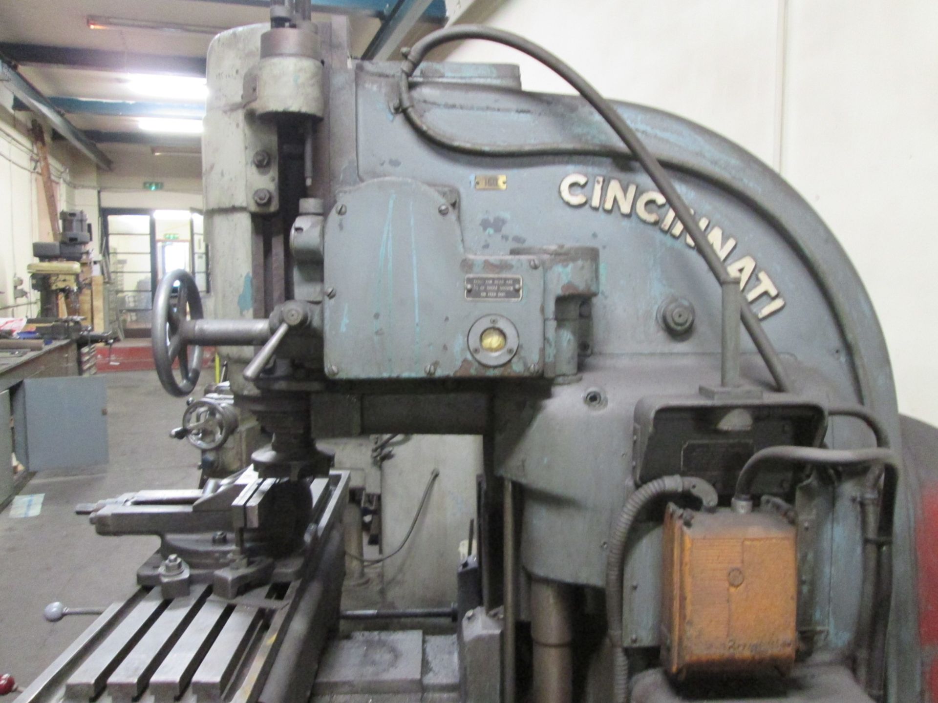 Cincinnati No 3 Vertical Milling Machine, Table size 1360 mm x 310 mm, Spindle speeds 20-1200 rpm, - Image 9 of 12