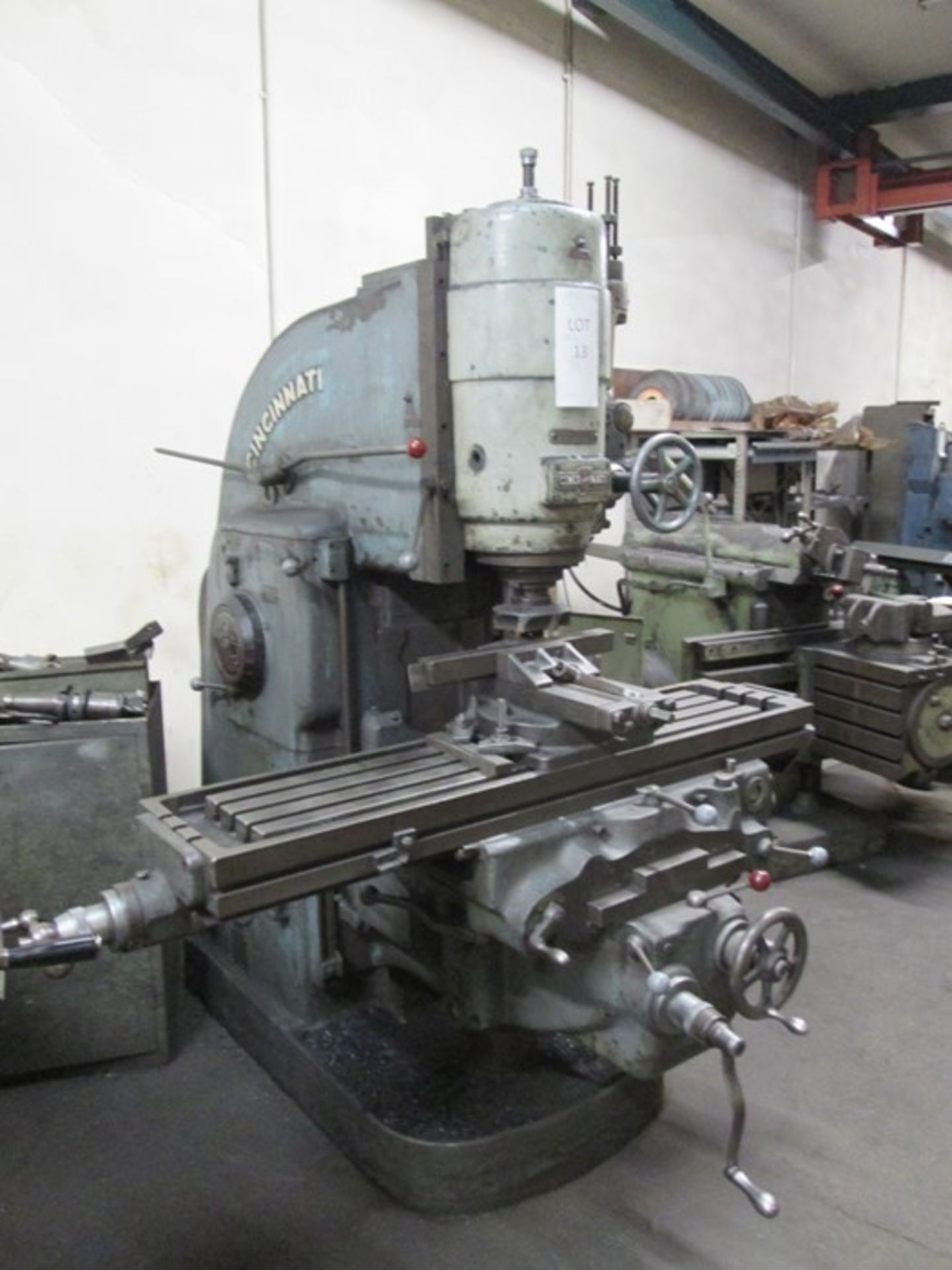 Cincinnati No 3 Vertical Milling Machine, Table size 1360 mm x 310 mm, Spindle speeds 20-1200 rpm,