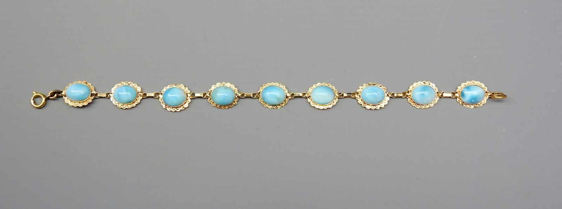 Feines Türkis-Cabochon-Armband14 K. Gold. Deutschland, um 1950. L ca. 19 cm, Gewicht 9,5 g