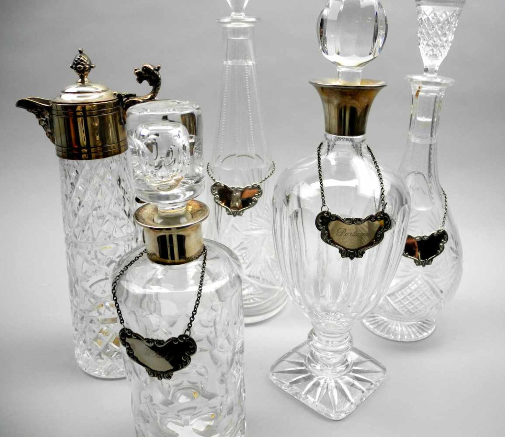 Konvolut von Kristallglas-KaraffenKristallglas geschliffen, teils mit Monturen in Silber plated, - Image 2 of 2