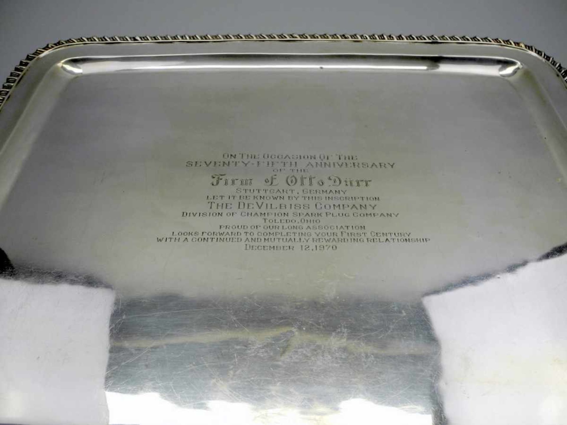 Silber-Tablett mit InschriftSterling Silber 925, rückseitig am Boden mit Feingehalt sowie - Bild 2 aus 2