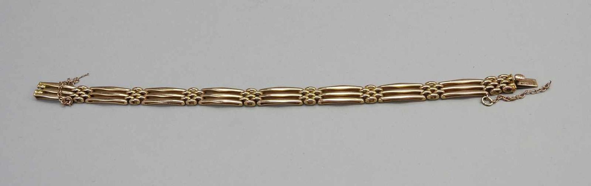 Goldenes Armband8 K. Gelbgold. Wohl Deutschland, 1920. L ca. 20 cm, Gewicht 14,3 cm