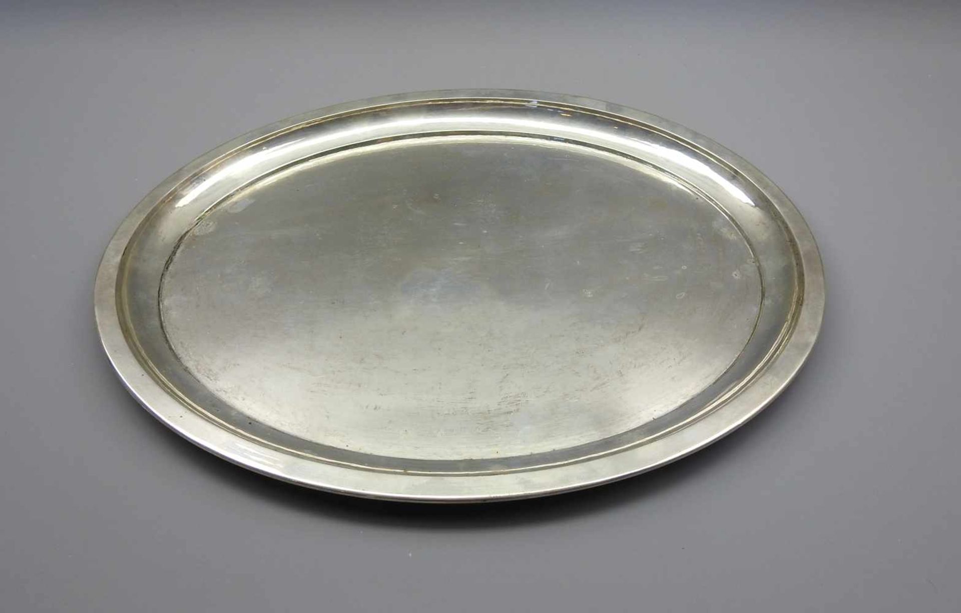 Ovales Silber-TablettSilber 835, seitlich am Boden mit Halbmond und Krone, Feingehalt sowie Adler