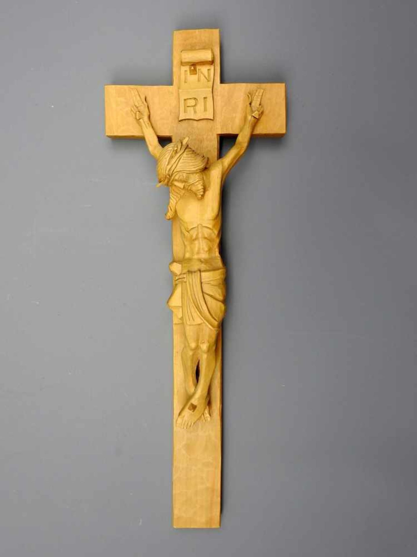 Fein geschnitztes KreuzHolz geschnitzt. Fein gearbeitetes Kreuz mit Jesus Christus und der bekannten