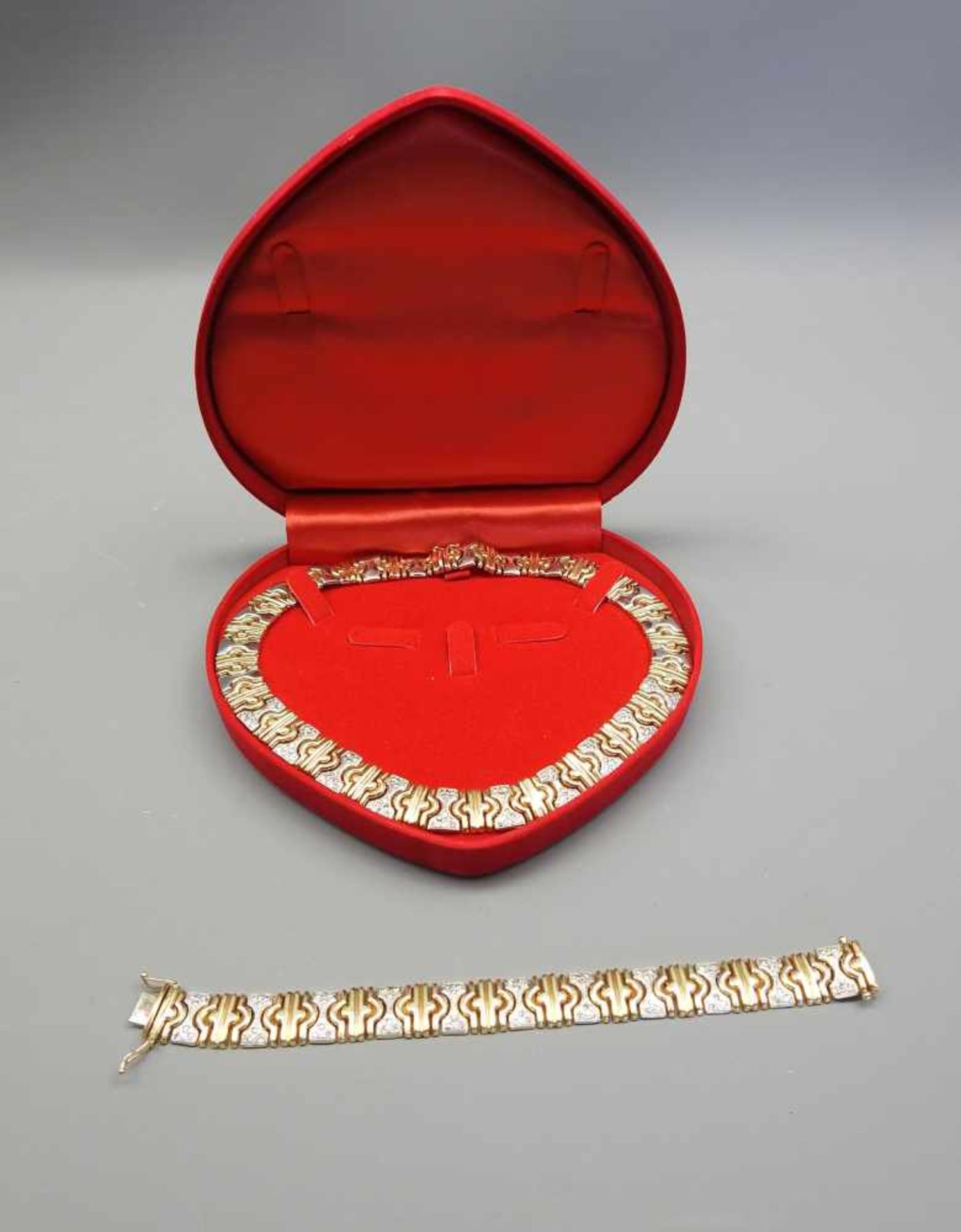 Collier und Armband14 K. Gelbgold mit Diamantbesatz von ca. 0,80 ct. Wohl Deutschland, 1980er-Jahre. - Bild 2 aus 4