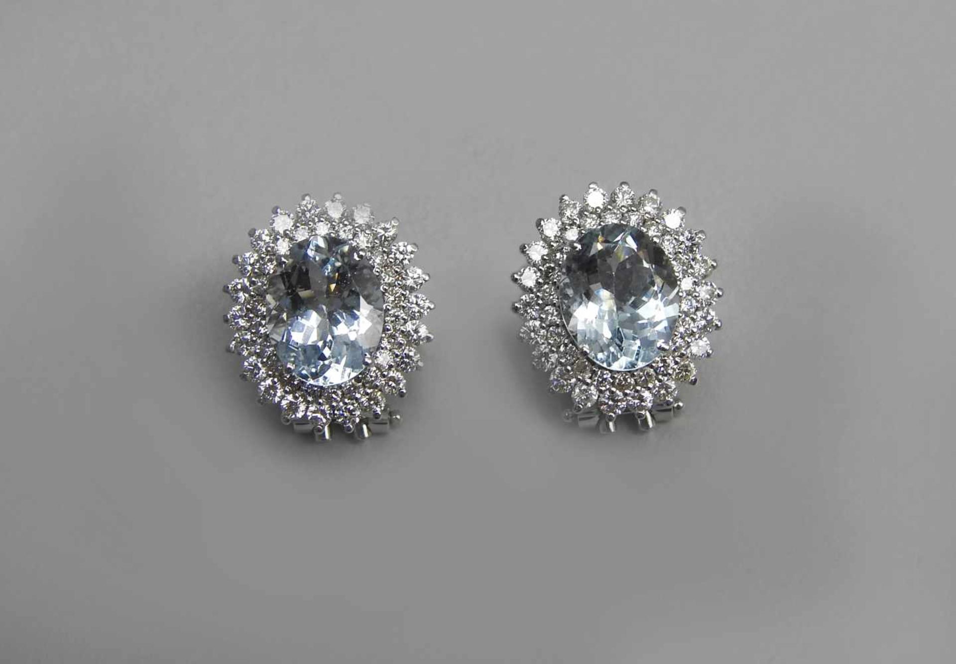 Ohrringe mit Diamant- und Aquamarinbesatz18 K. Weißgold mit Diamantbesatz von ca. 1,87 ct. und