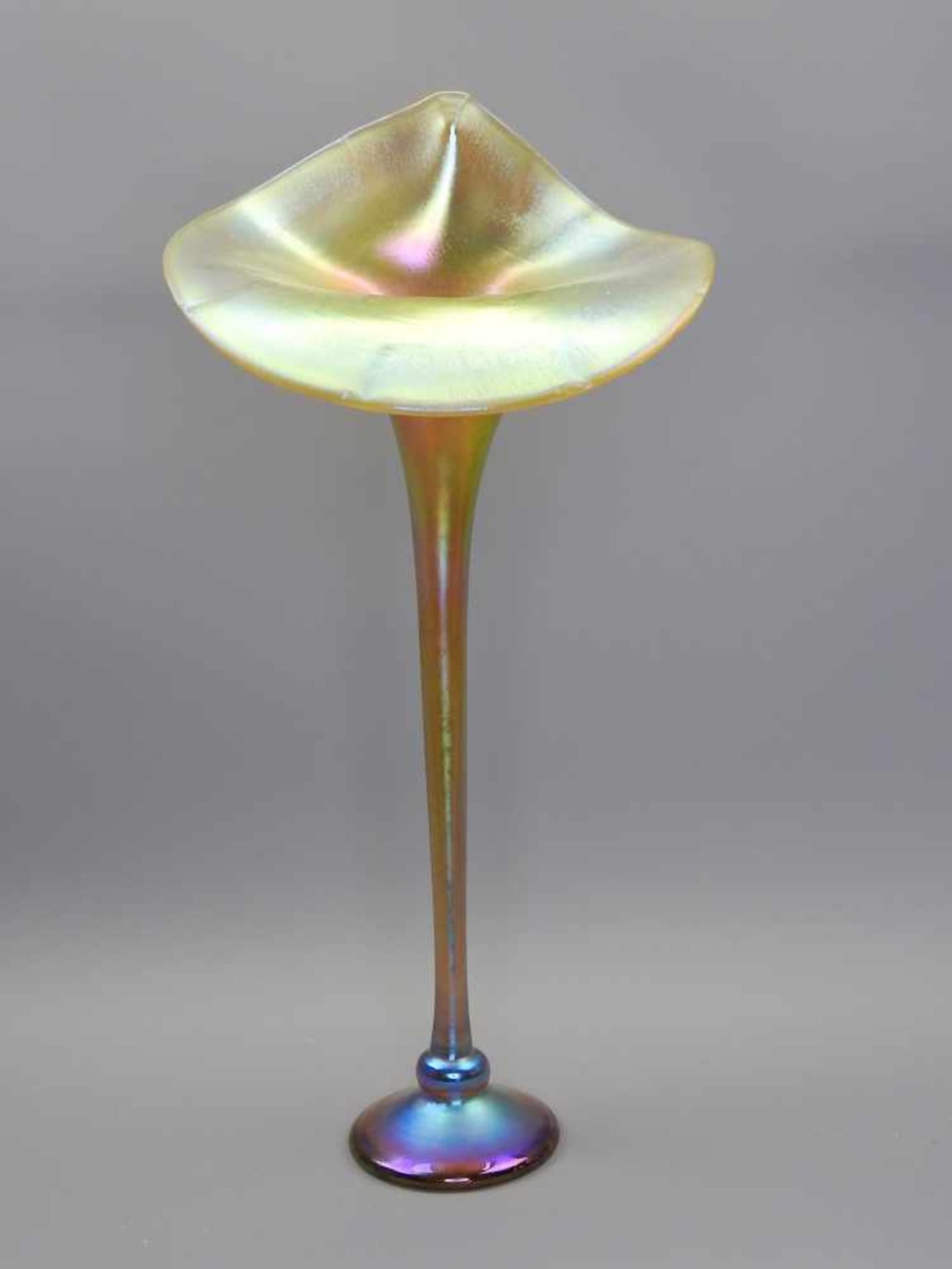 Tiffany Favrile, Vase "Jack-in-the-pulpit"Goldenes Favrile-Glas mit blauen, violetten und