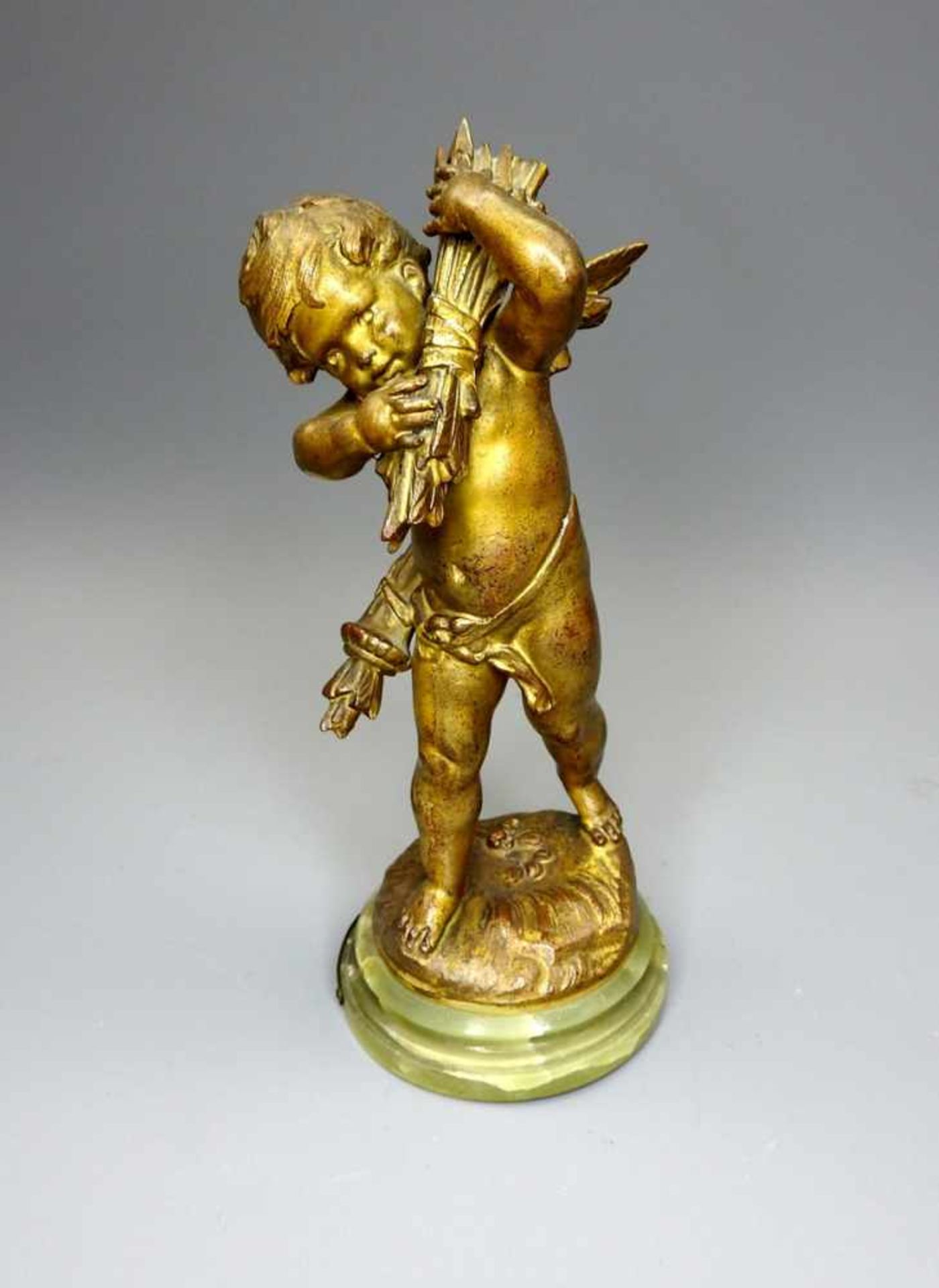 Auguste Moreau, 1834 Dijon - 1917 MalesherbesBronze, goldfarben patiniert, auf Onyx-Sockel.