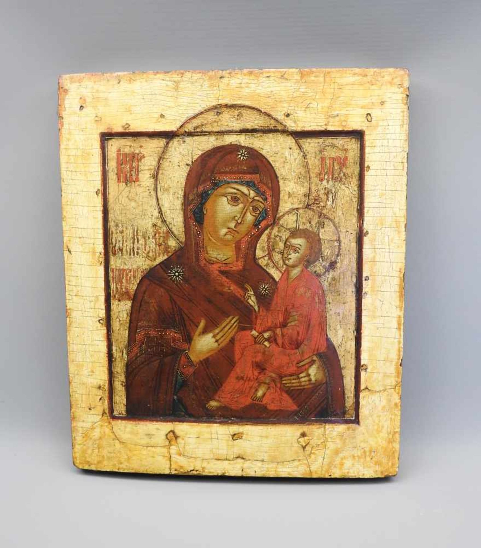 Gottesmutter von TichwinTempera auf Kreidegrund/Holz, vergoldeter Hintergrund. Darstellung der