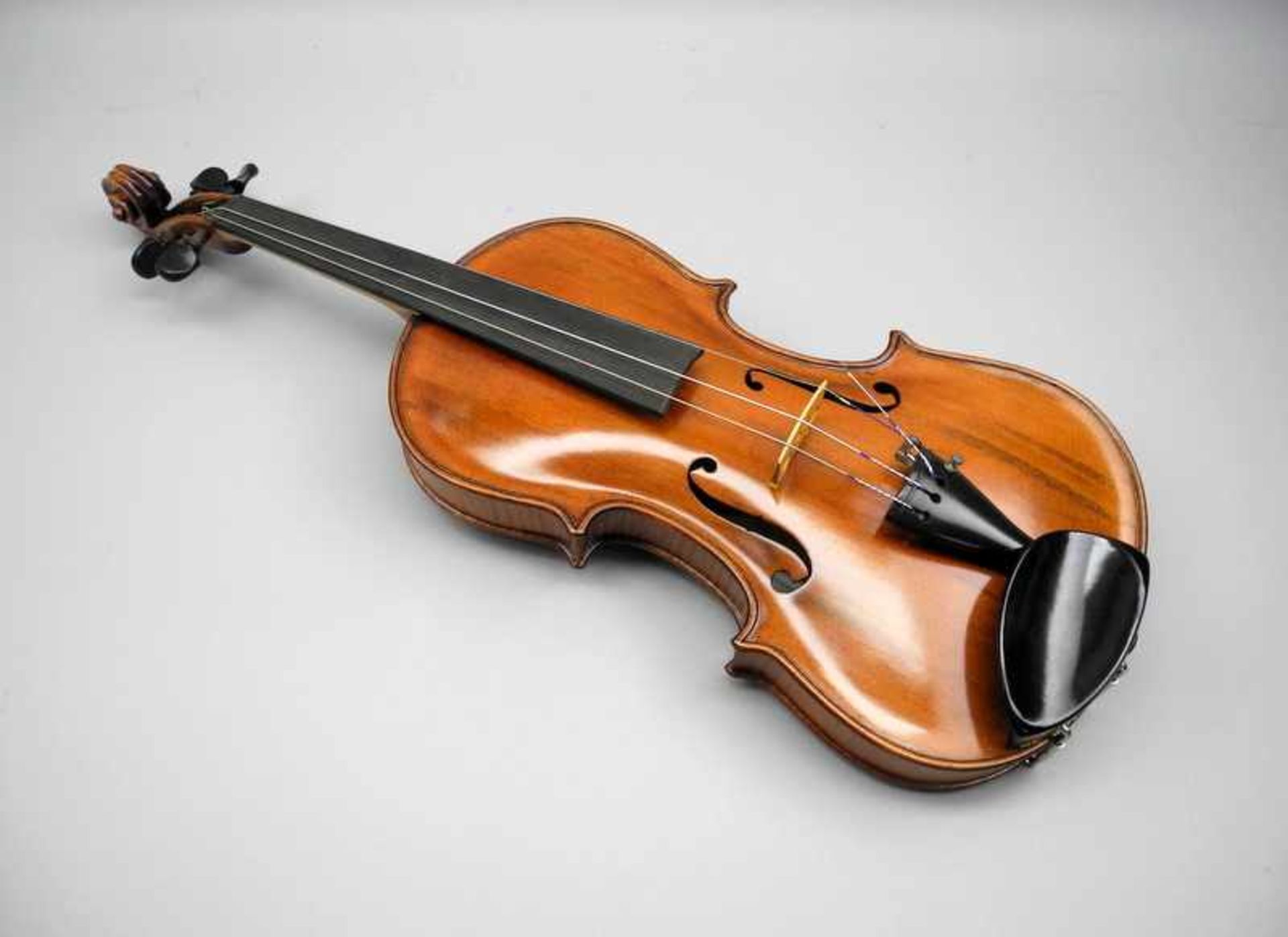 Geige von Oskar BrachtelHochwertige Geige von Oskar Brachtel, Brannenburg am Inn. Eine Saite