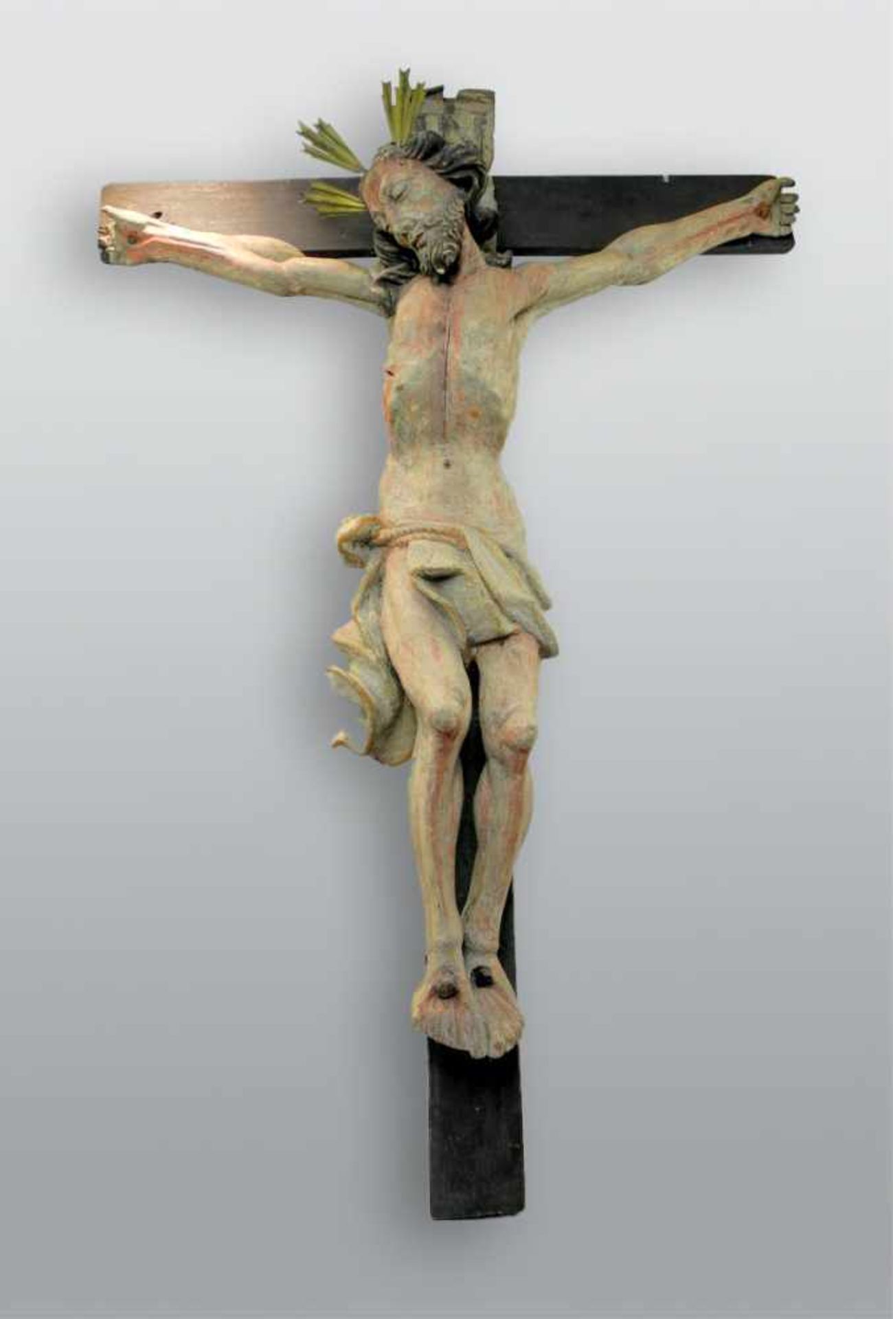 Frühbarocker Christus am KreuzHolz, polychrom gefasst, Fassung original. Altersbedingter Zustand. - Bild 2 aus 2