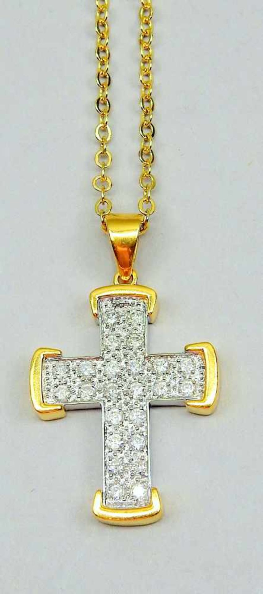 Diamant-Kreuz18 K. bicolor Weißgold/Gelbgold. Goldenes Kreuz besetzt mit Diamanten von insgesamt ca. - Image 2 of 2