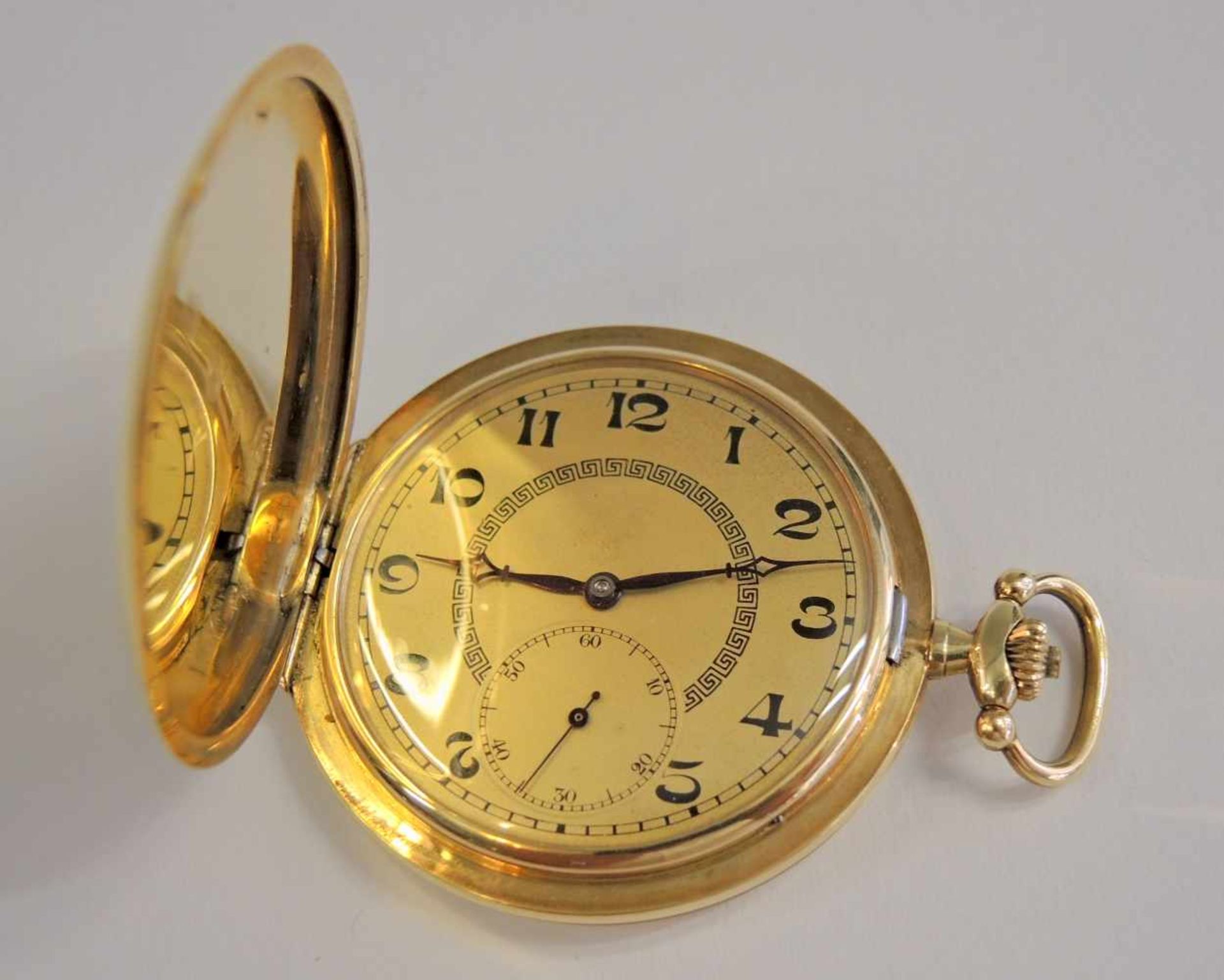 Massive Savonette-Taschenuhr14 K. Gelbgold, mit 3 Deckeln. In guter Erhaltung, um 1920. Ø ca. 50 mm,