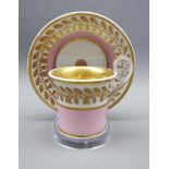 Konische Sammelkaffeetasse mit UntertellerPorzellan, ungemarkt. Rosa bemalte und gold stafiierte