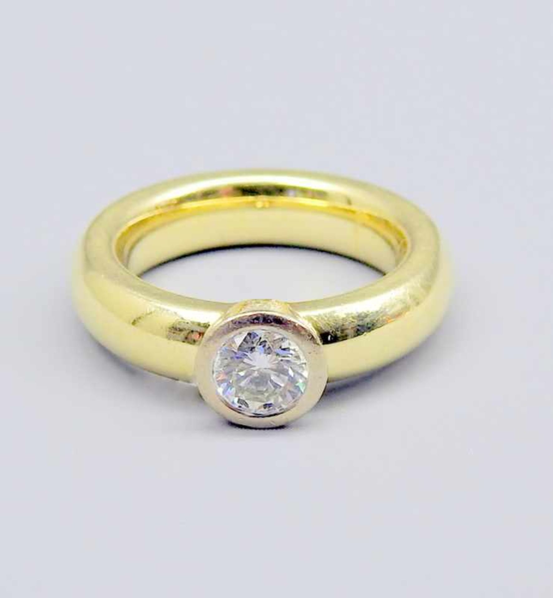 Massiver Solitär-Brillant-Ring14 K Gelbgold mit einem Brillanten von ca. 0,50ct. TWVVSI 2 soweit