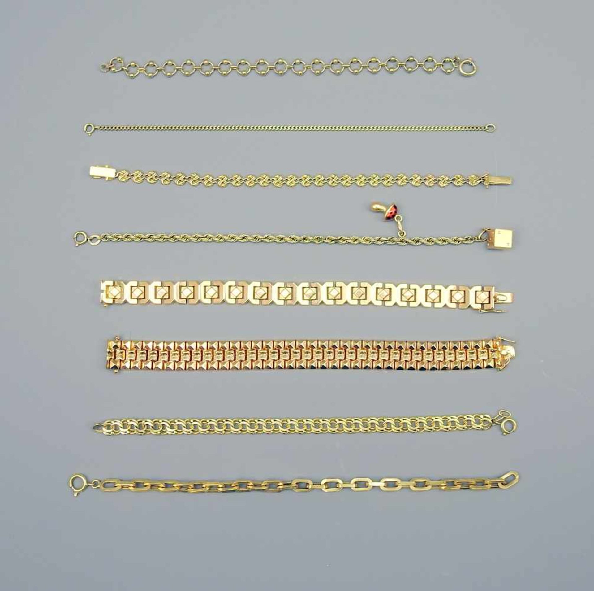 Konvolut von goldenen Armbändern8 K./14 K./18 K. Gelbgold. Konvolut von acht goldenen Armbändern