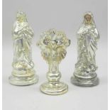 HeiligenfigurenSilberglas. 3 teiliges Konvolut: 2 Madonnen, 1 Christus am Kreuz. Silbrig und gold