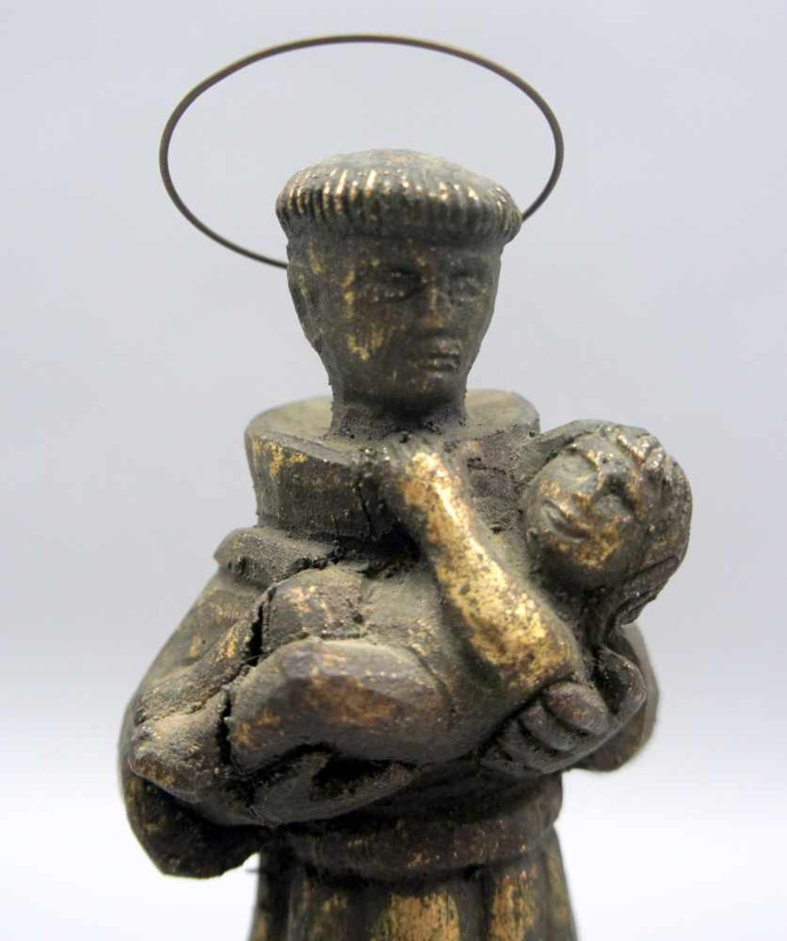 Spanische HeiligenfigurHolz geschnitzt/Metall. Auf Sockel stehender Mönch mit metallenem Nimbus, auf - Bild 2 aus 2