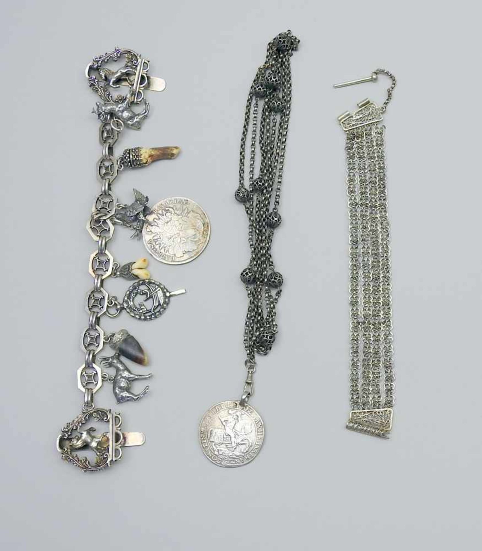Konvolut TrachtenschmuckSilber 800, Konvolut bestehend aus Knopfarmband mit Silberdraht-Schließe und