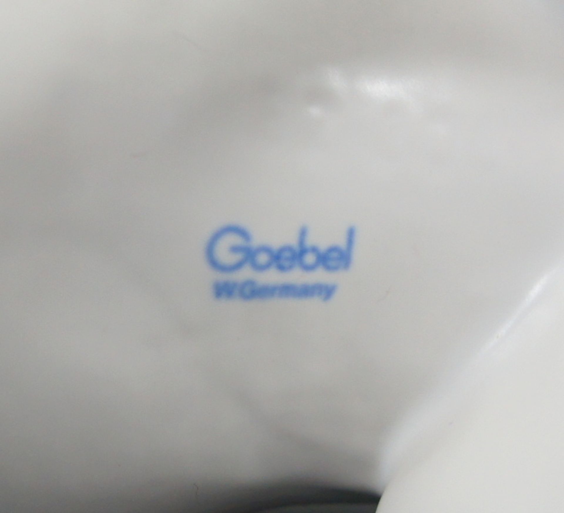 Goebel, SteigerPorzellan, am Boden mit blauer "Goebel Germany" Marke. Zurückweichendes Pferd mit - Bild 3 aus 3