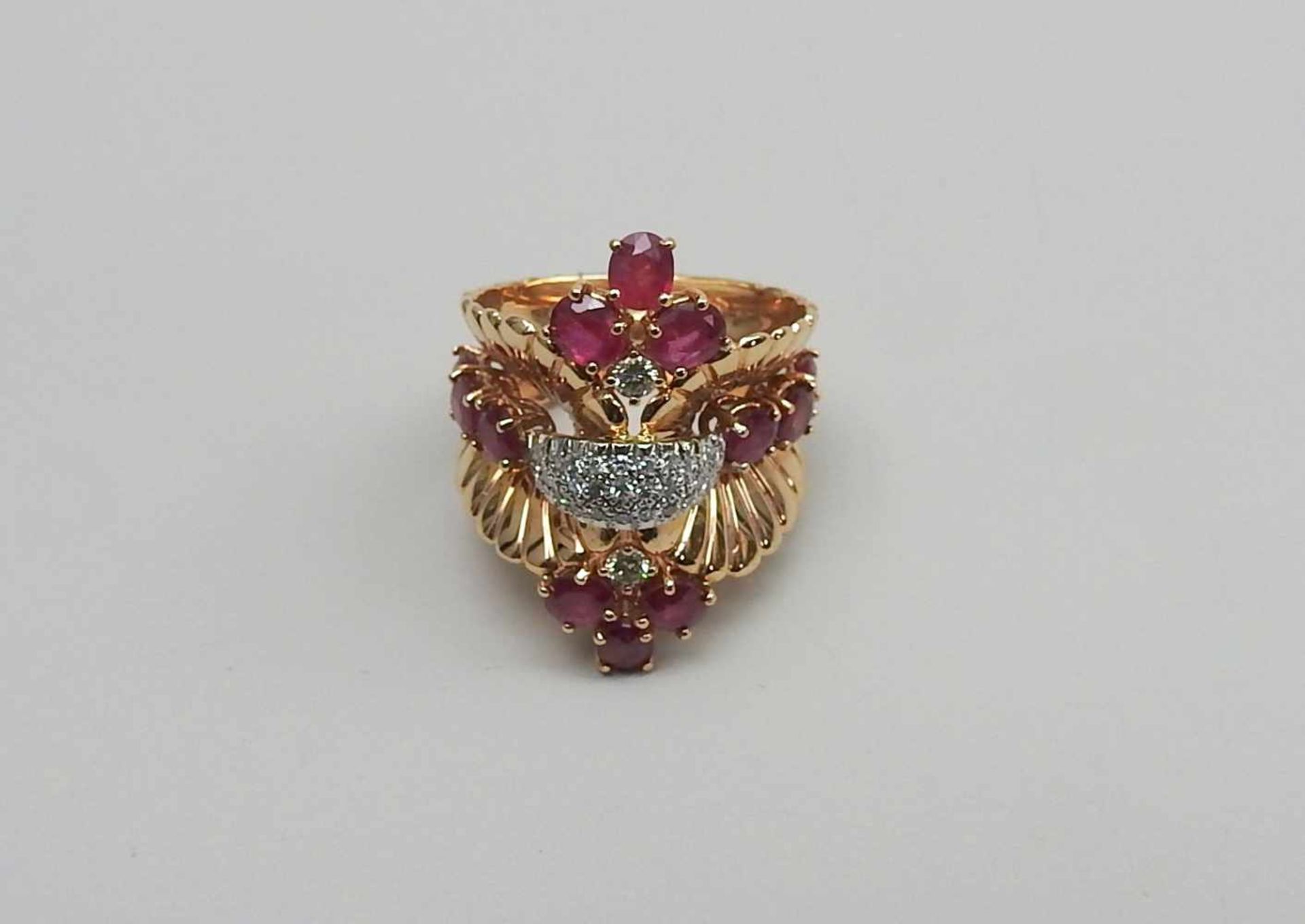 Luxuriöser Damenring14 K. Roségold. Ausgefallener Ring mit 12 Rubinen im Ovalschliff von zusammen - Image 3 of 4