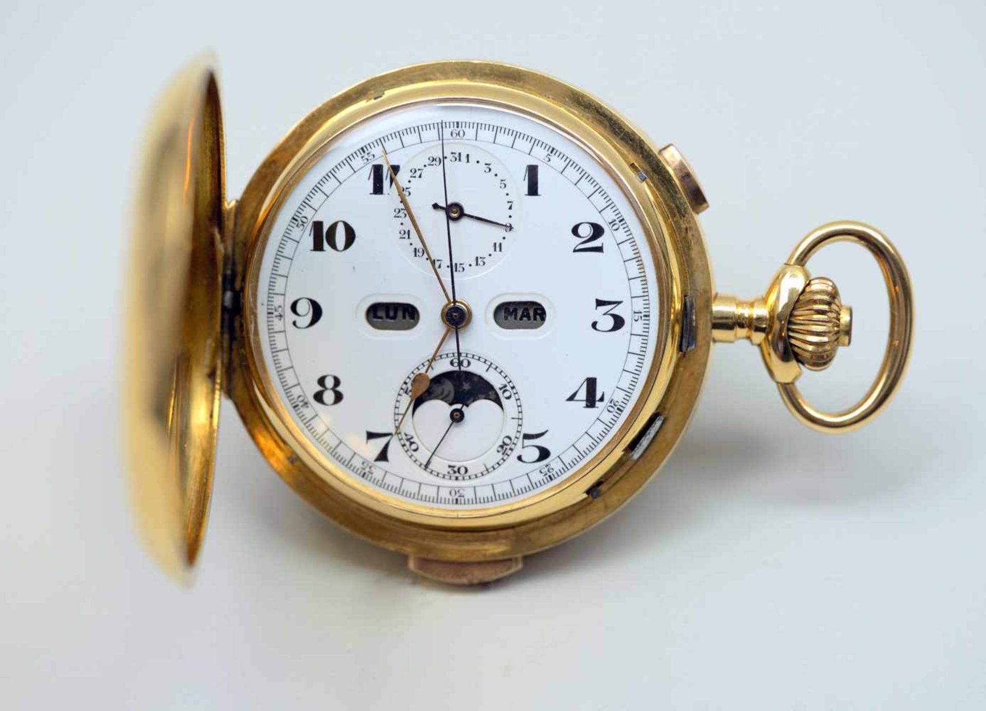Große TaschenuhrGold. Große Taschenuhr mit drei Deckeln, Gold. Mit Mondphase, Tag sowie Datum und