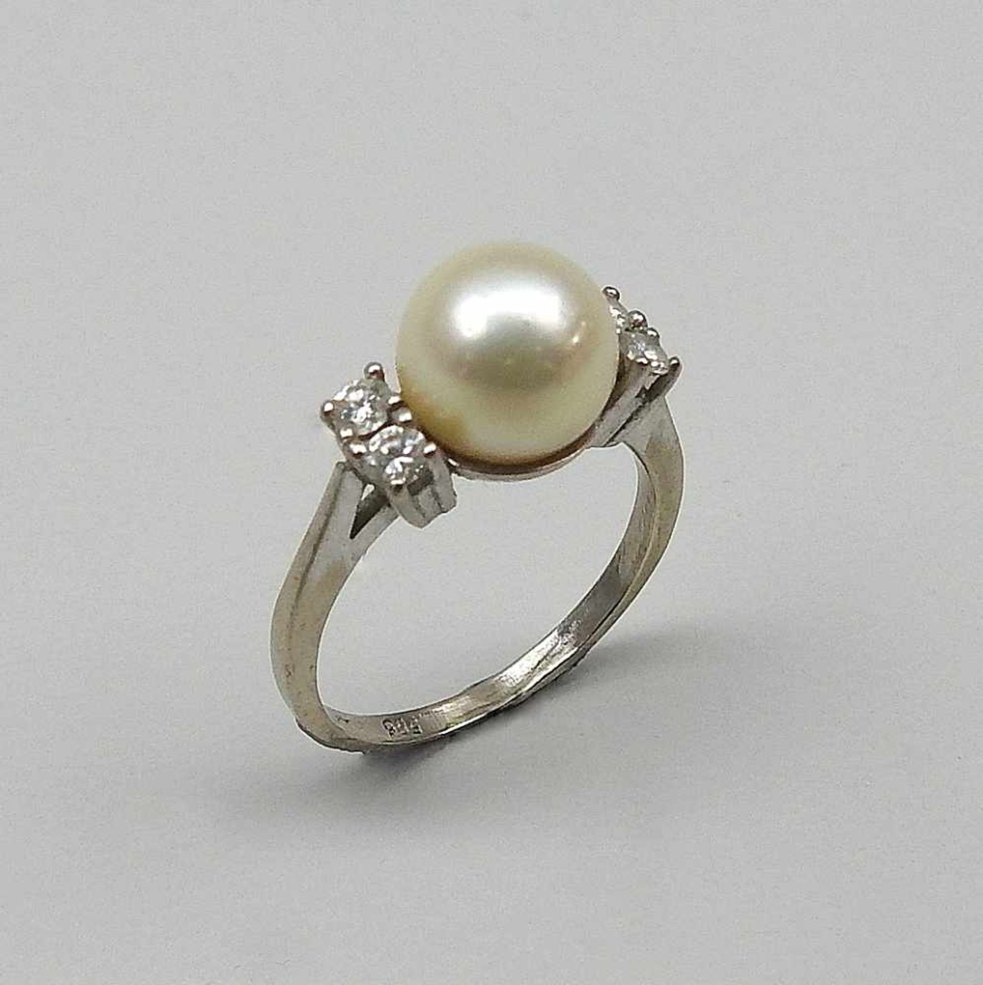 Feiner Perl-Diamant-Ring14 K. Weißgold. Feiner Perl-Diamant-Ring. Ø 8 mm, Ringgröße 57, Gewicht 4 g-