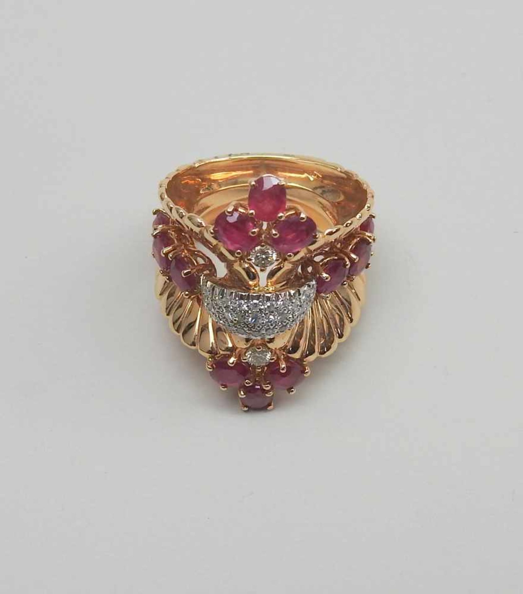 Luxuriöser Damenring14 K. Roségold. Ausgefallener Ring mit 12 Rubinen im Ovalschliff von zusammen - Image 2 of 4