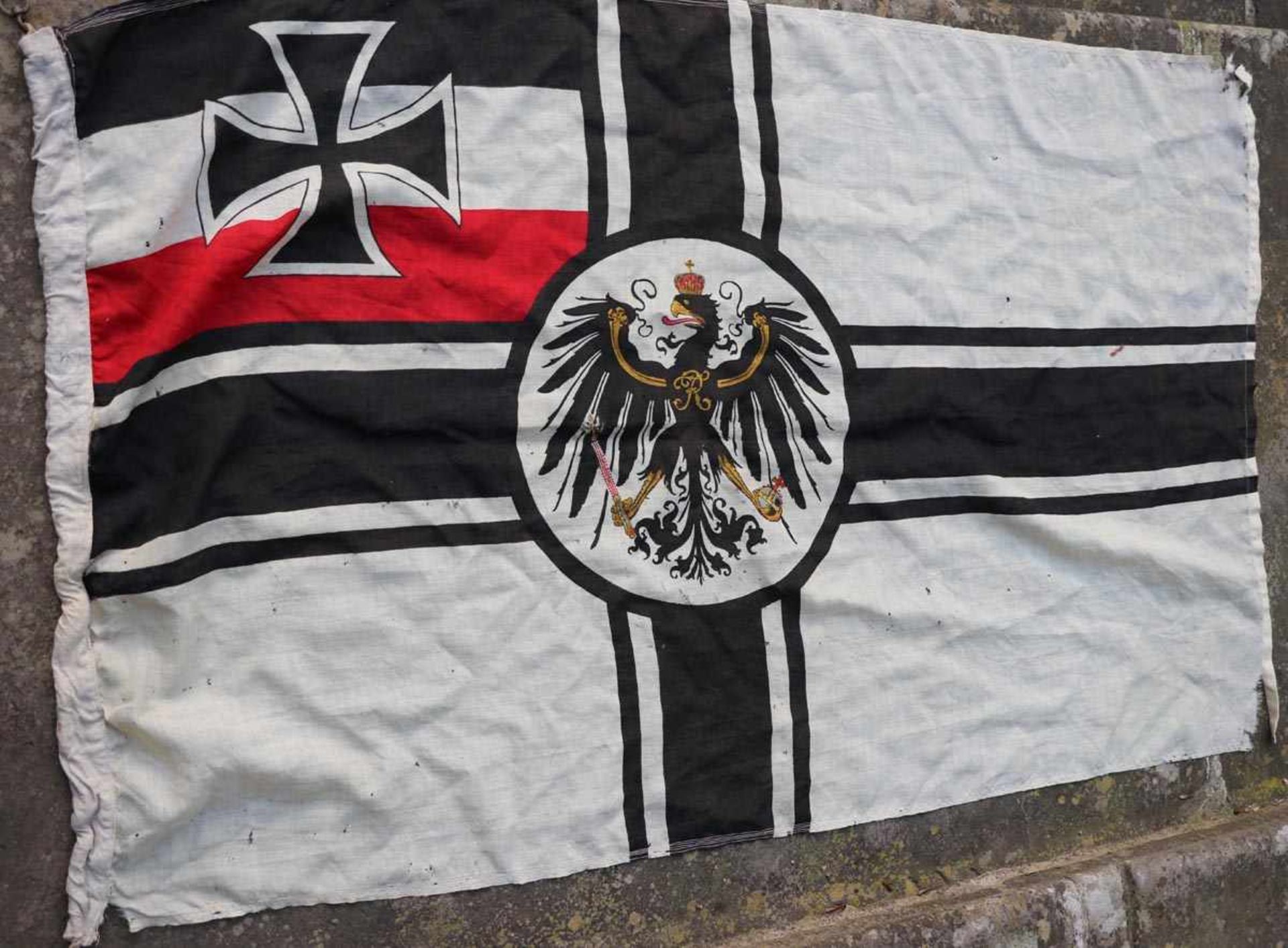 Reichskriegsflagge I. WK SMU 30Leinen bedruckt mit Reichsadler und Eisernem Kreuz. 96 x ca.140 cm.