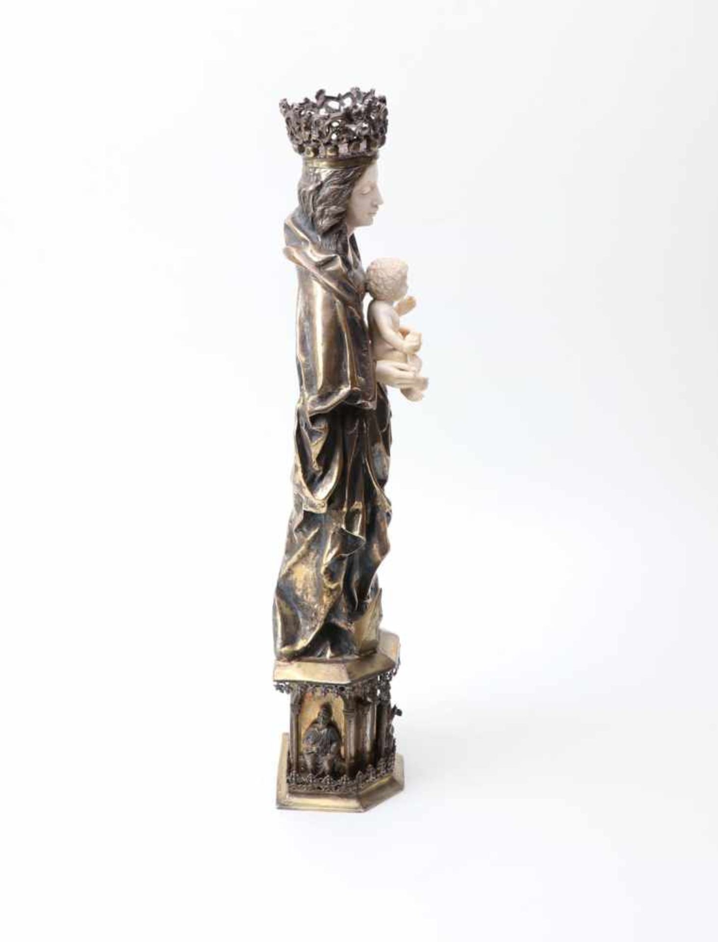 Große Mondsichel-Madonna in gotischem Stil,Silberwarenmanufaktur L. Neresheimer & Co. - Hanau, um - Bild 4 aus 7