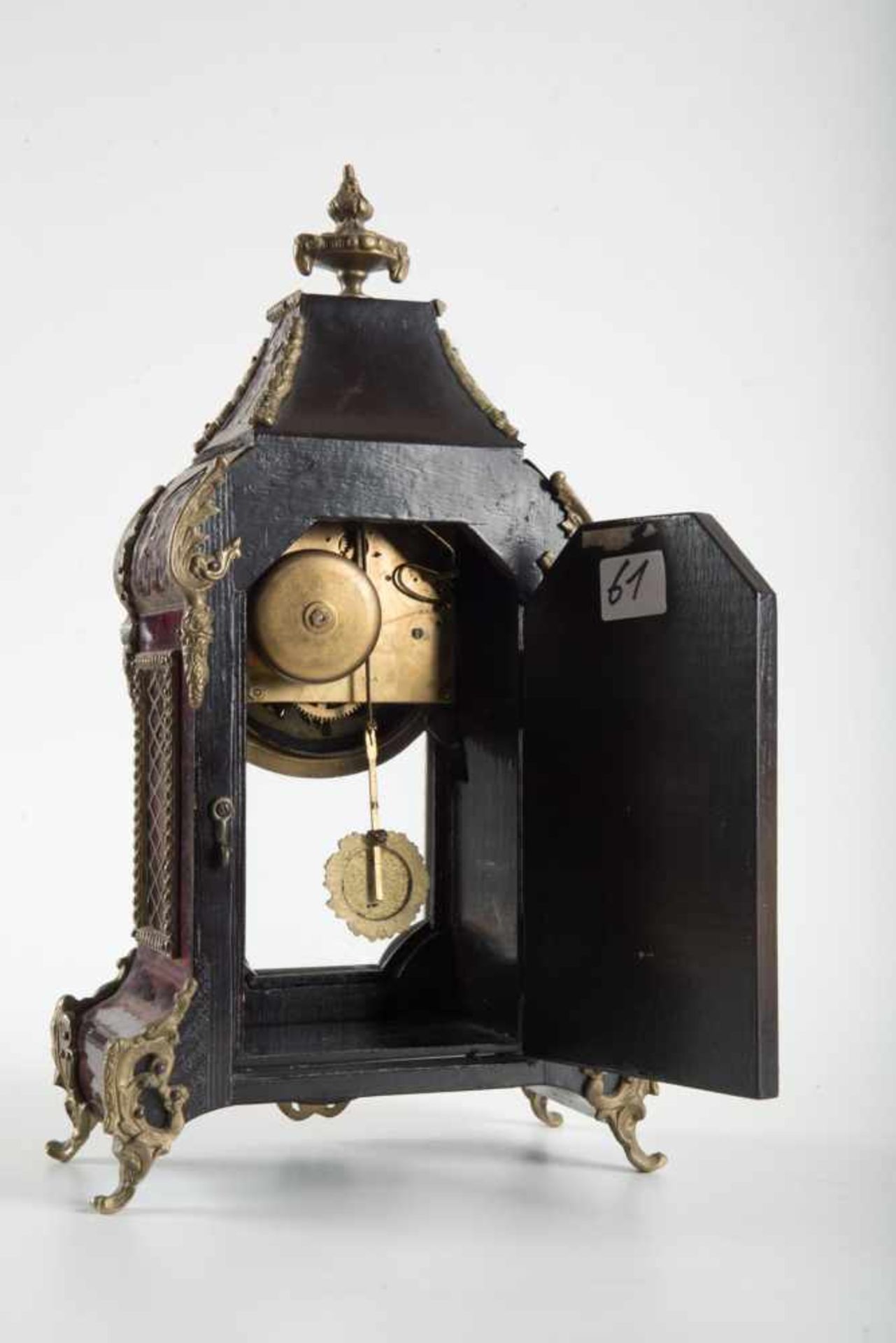 Kaminuhr um 1860Bronzegehäuse mit Bouleeinlagen. Pendulenwerk mit Schlag auf Glocke. Funktion - Bild 2 aus 2