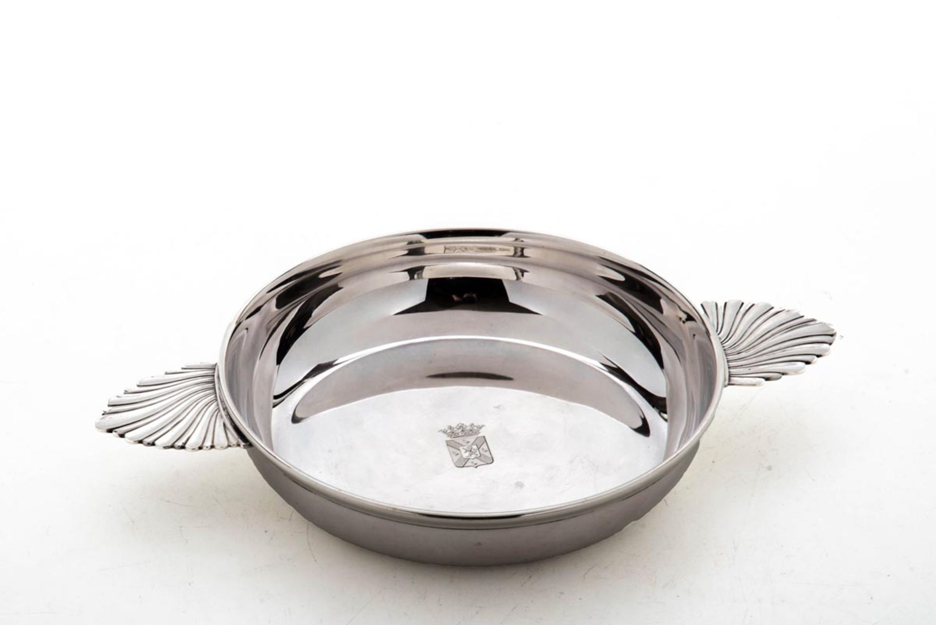 Konfektschale, Schweiz800er Silber. Flachgemuldete schlichte Schale, Spiegel mit graviertem
